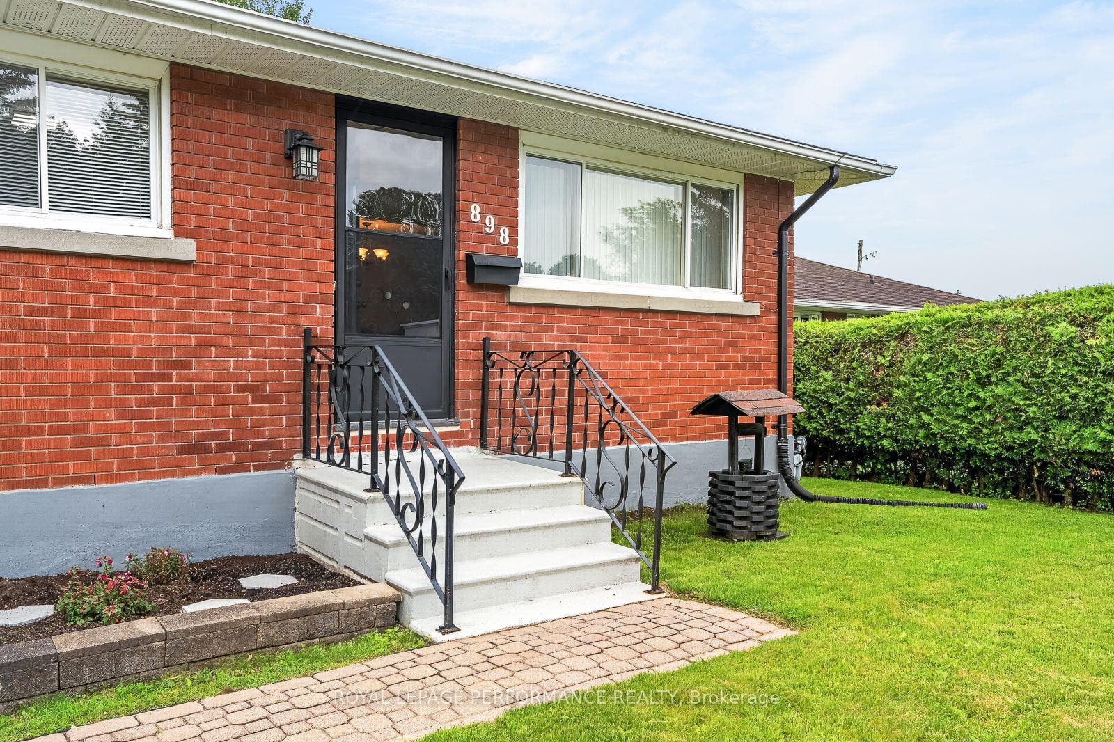 898 Charleswood Avenue photo 4