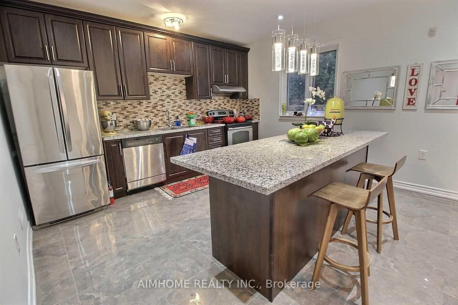 966 Dundas Street photo 6