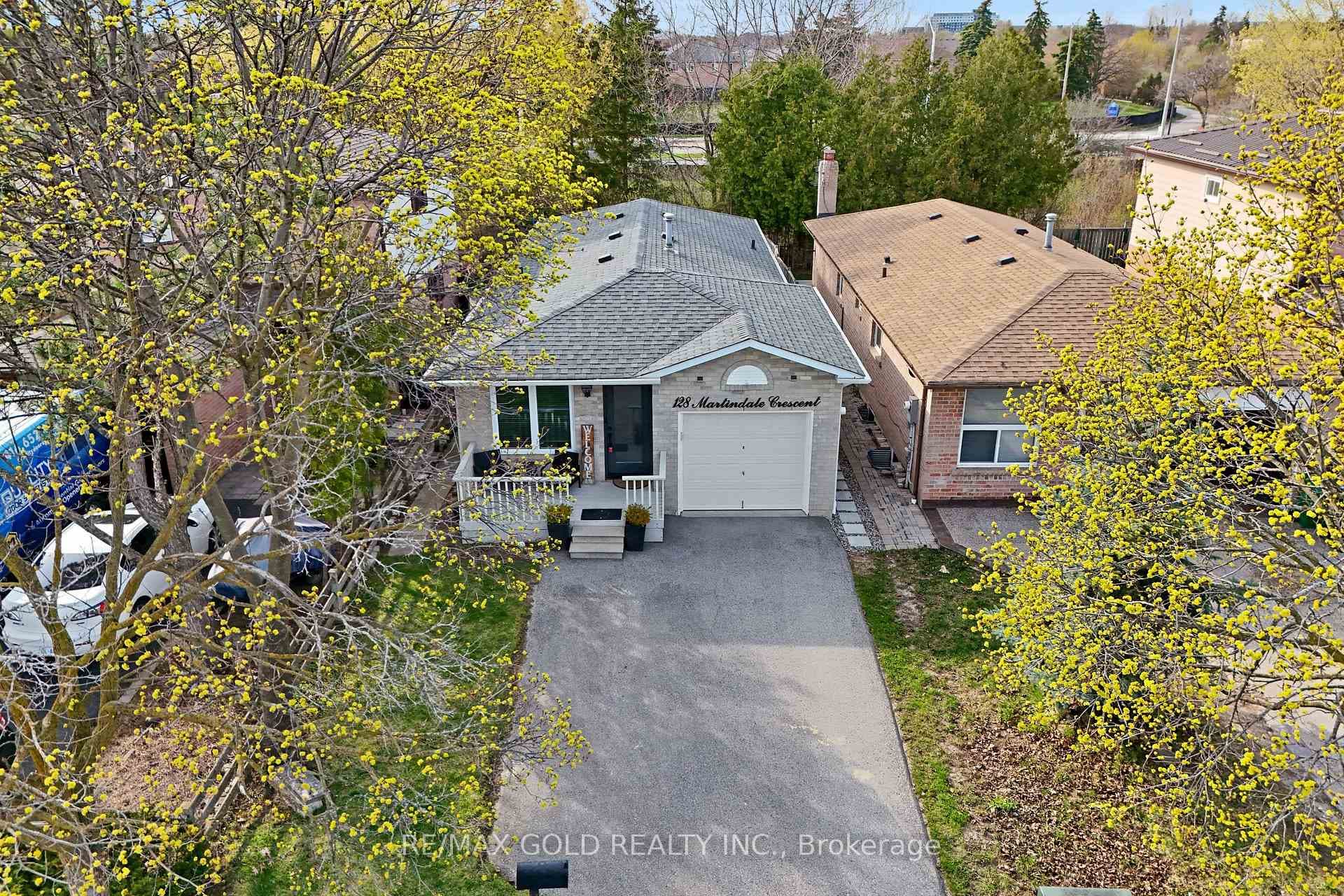 128 Martindale Crescent photo 3