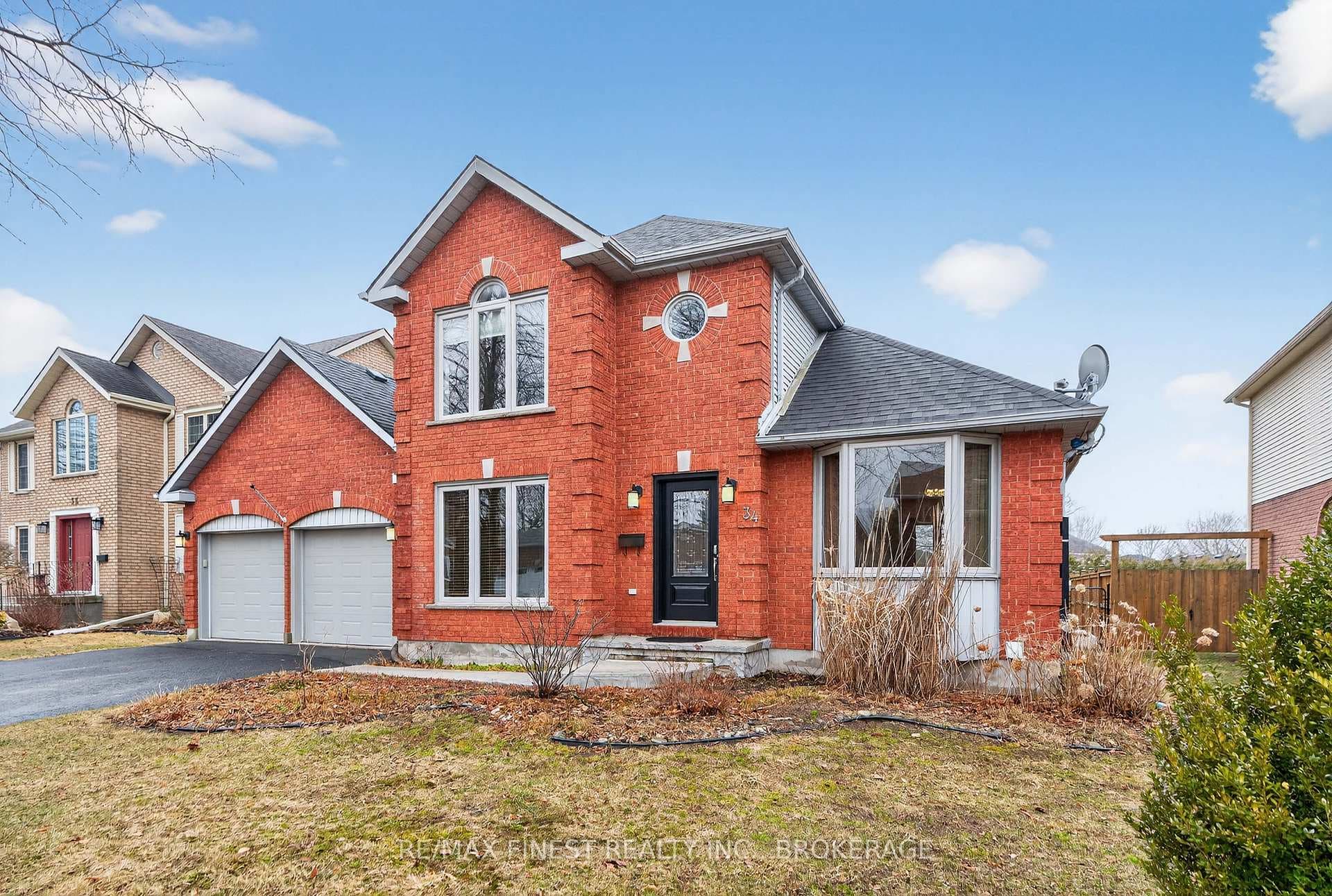 34 LORADEAN Crescent photo 2