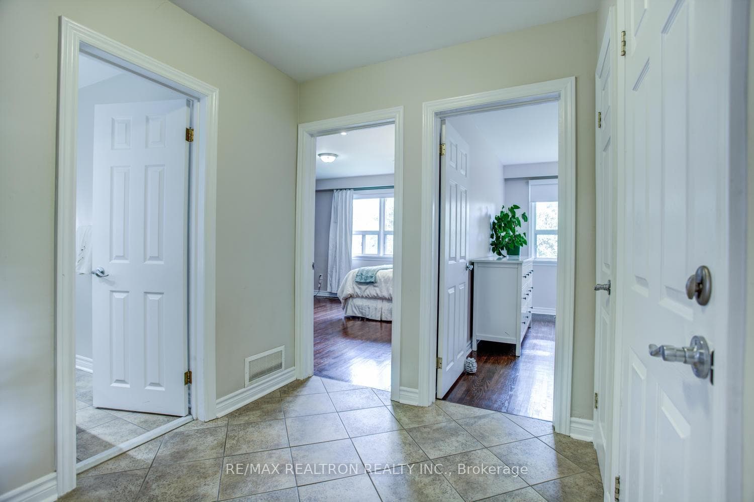 7 Stafford Main House-Bedroom Hallway
