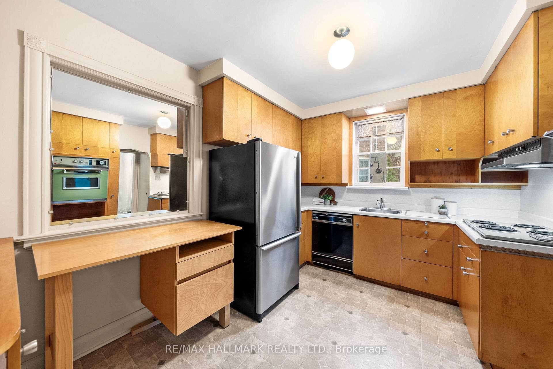 51 Lawrence Crescent photo 12
