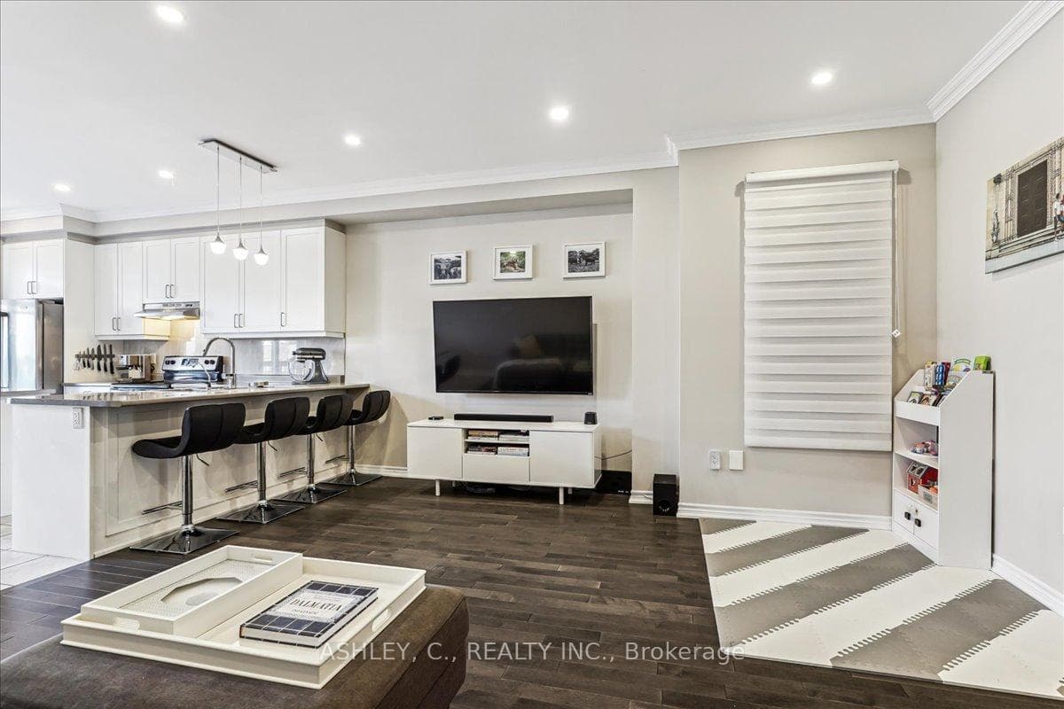 35 Ridgegate Crescent photo 9