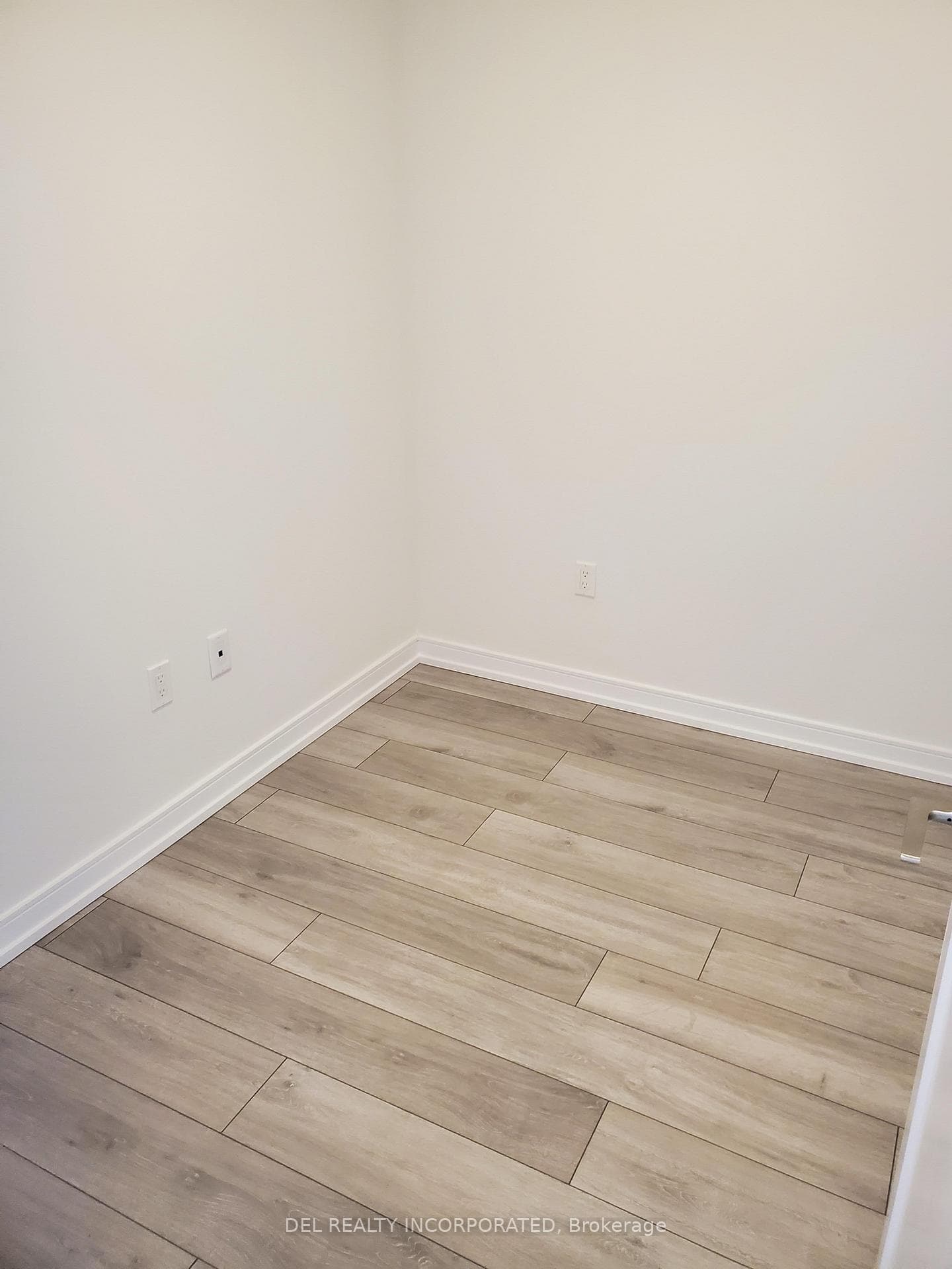 225 Village Green Square Unit 307 photo 6