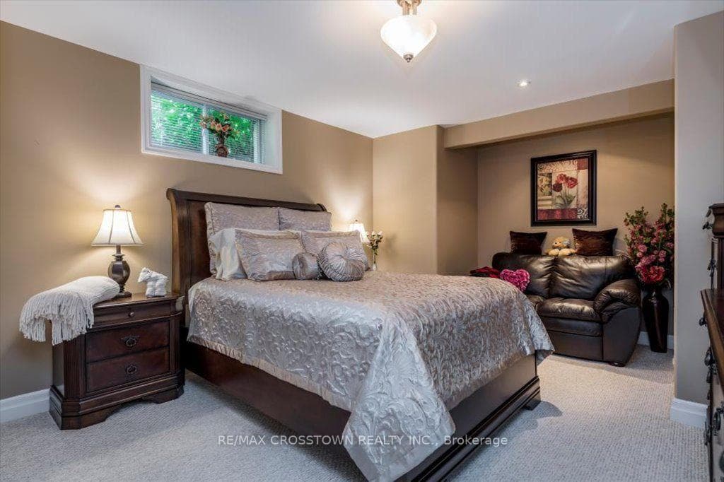 Guest suite with sitting area