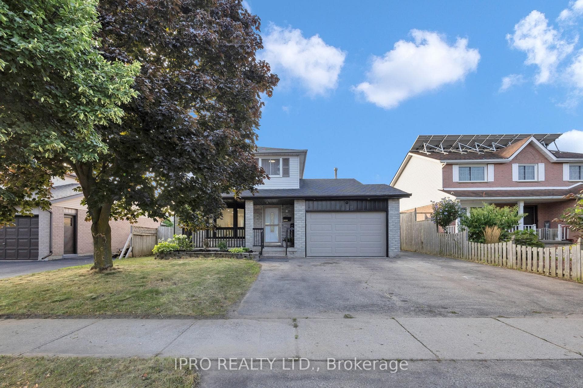 152 Erinbrook Drive photo 1