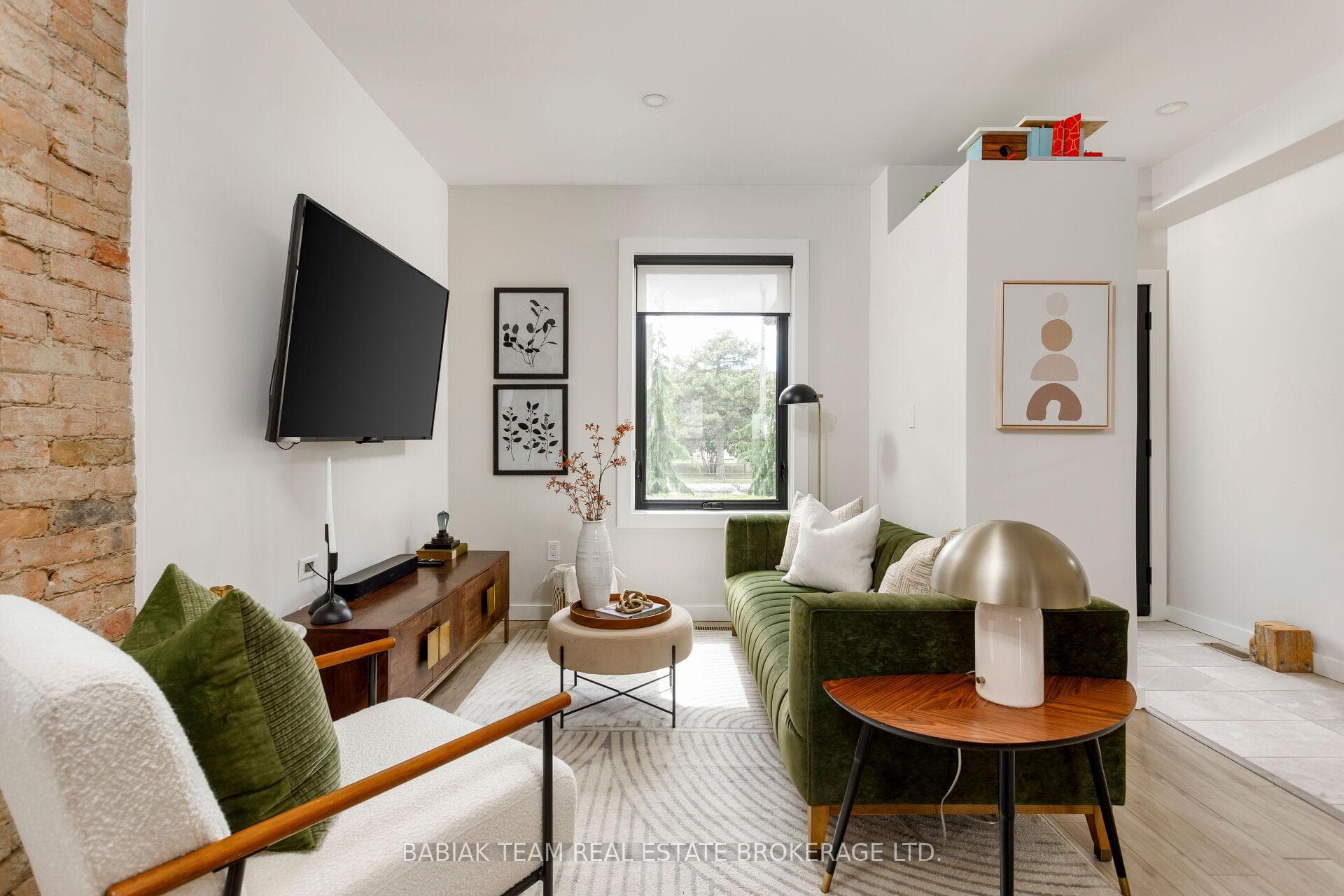 497 Keele Street photo 9