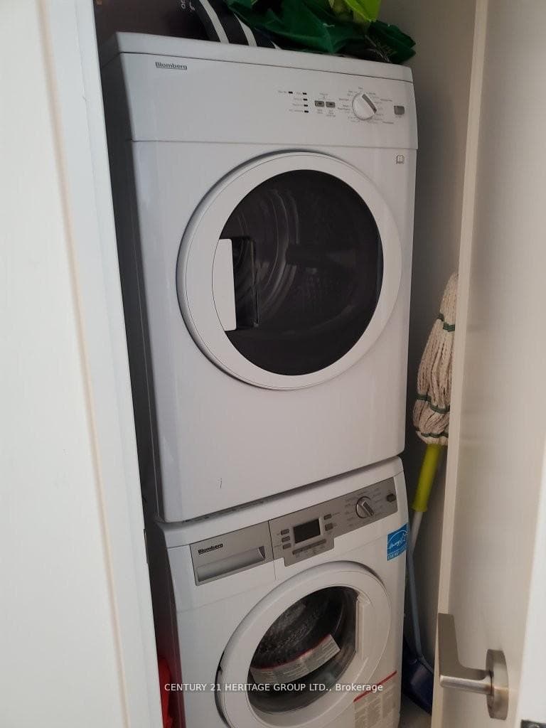181 Dundas Street Unit 3207 photo 6