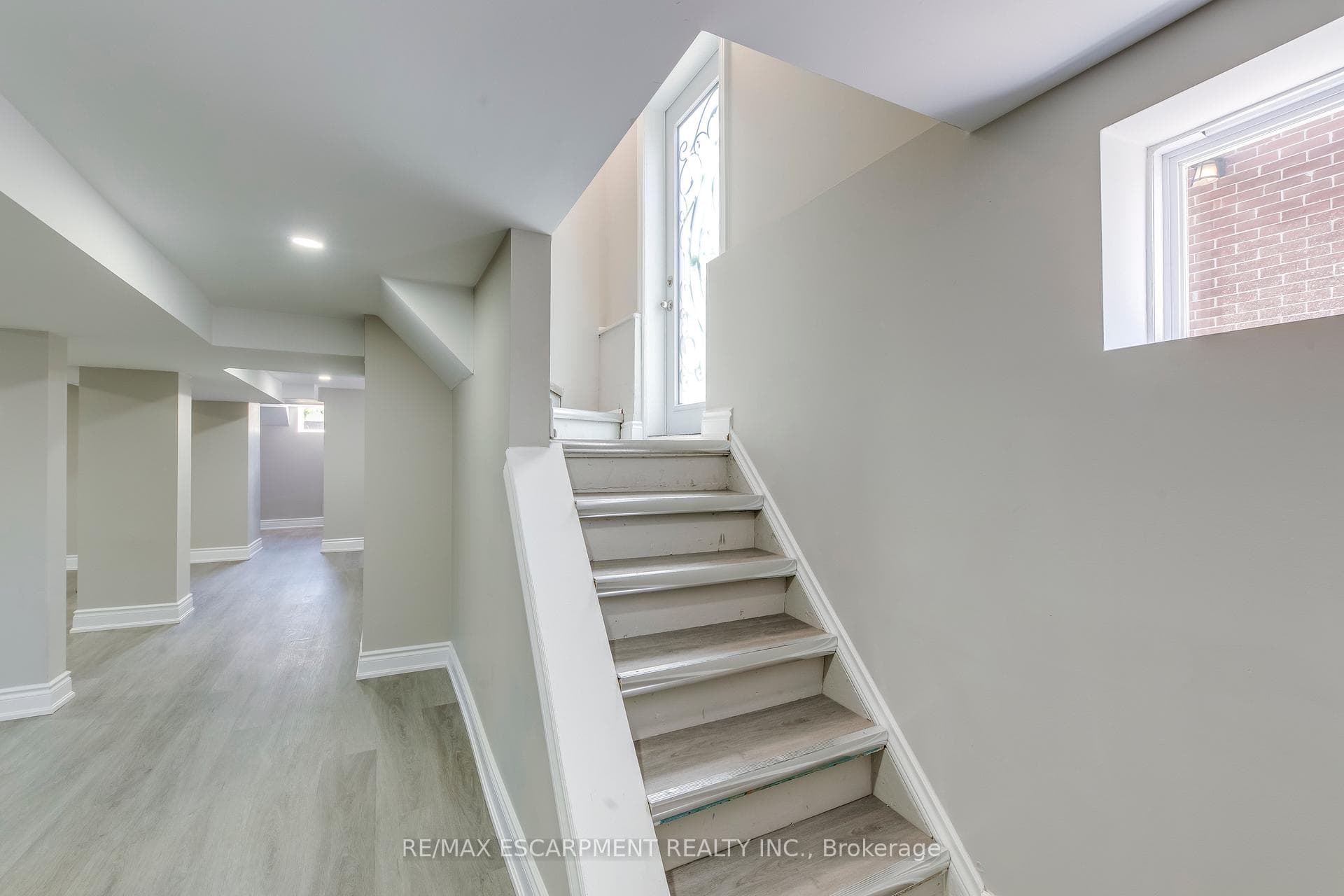 176 Garside Avenue photo 28