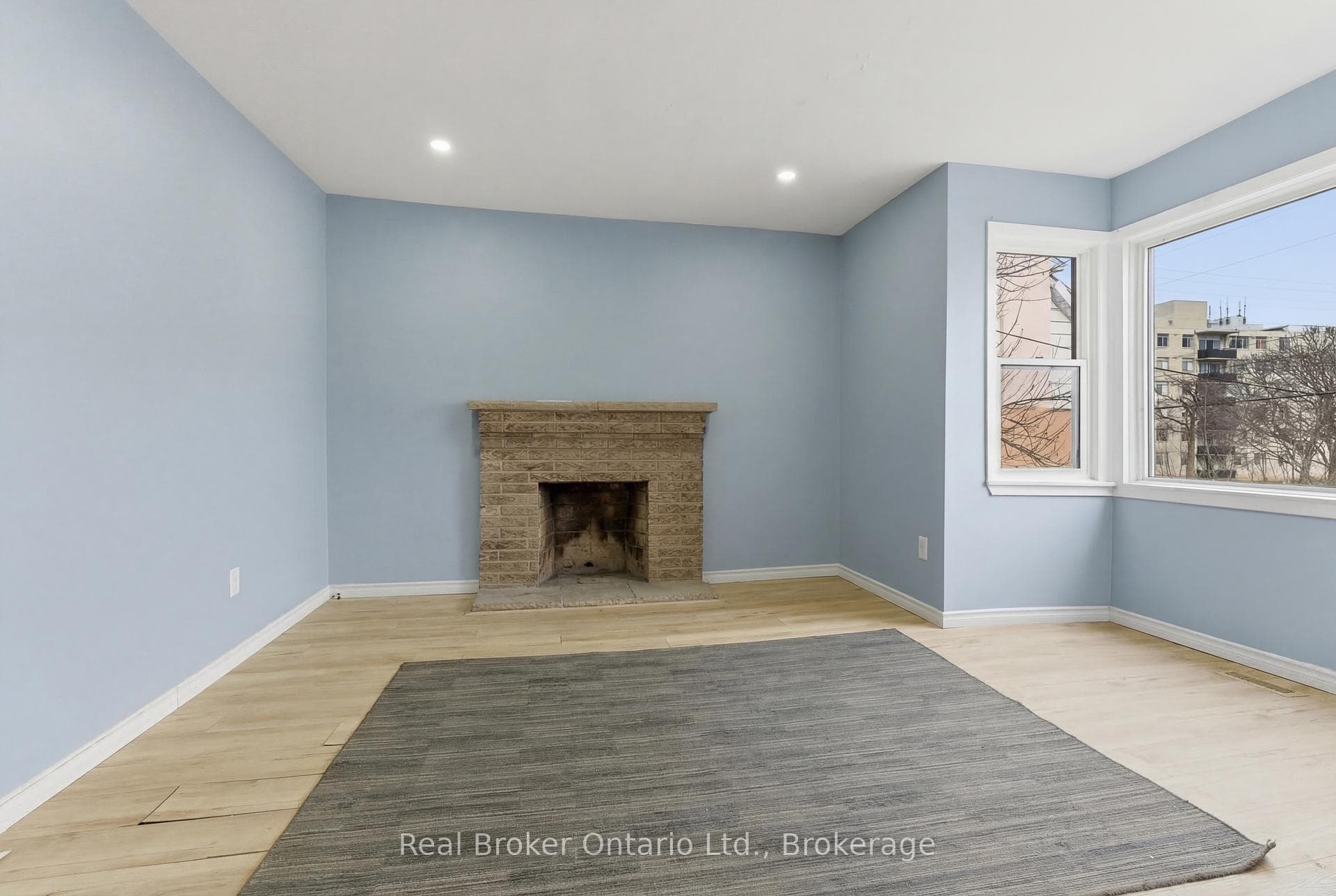 880 LAWRENCE Road photo 7