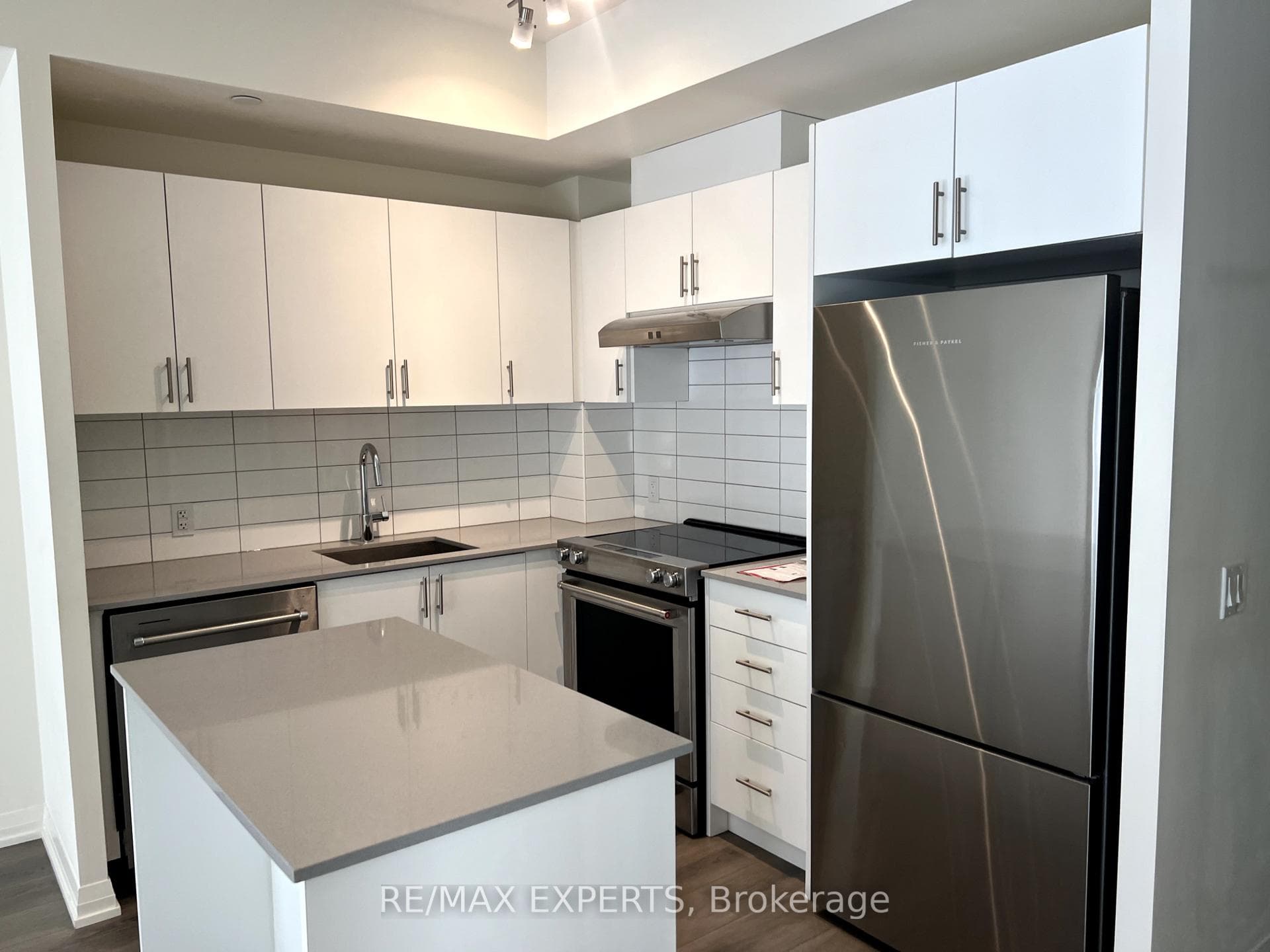 9000 Jane Street Unit 1417 photo 11