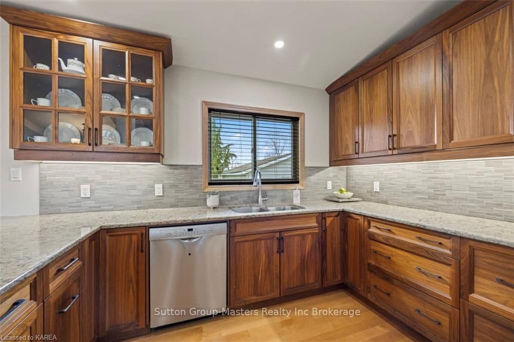 2353 MCIVOR Road photo 16