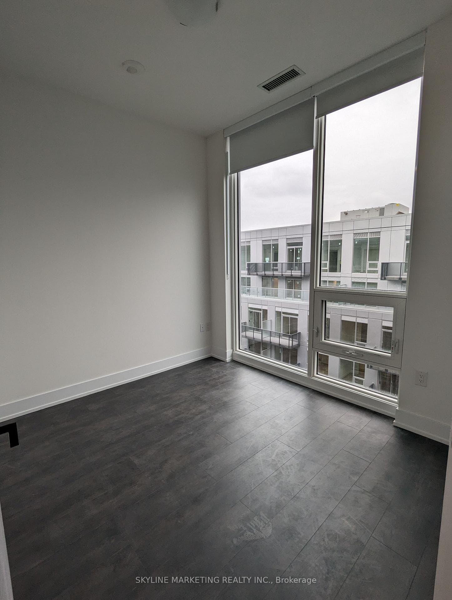 2450 Old Bronte Road Unit 817 photo 6