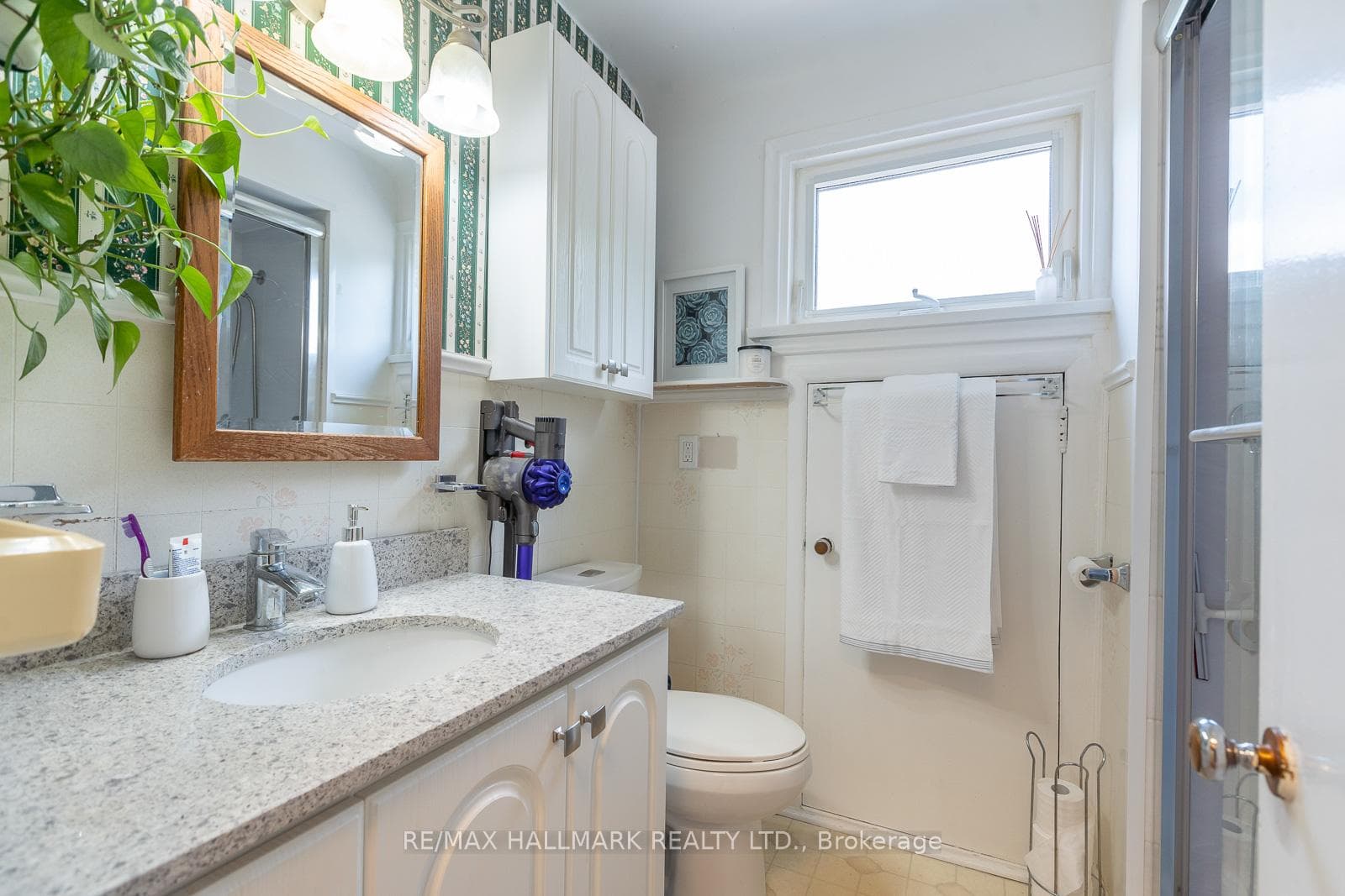 945 Pharmacy Avenue photo 24