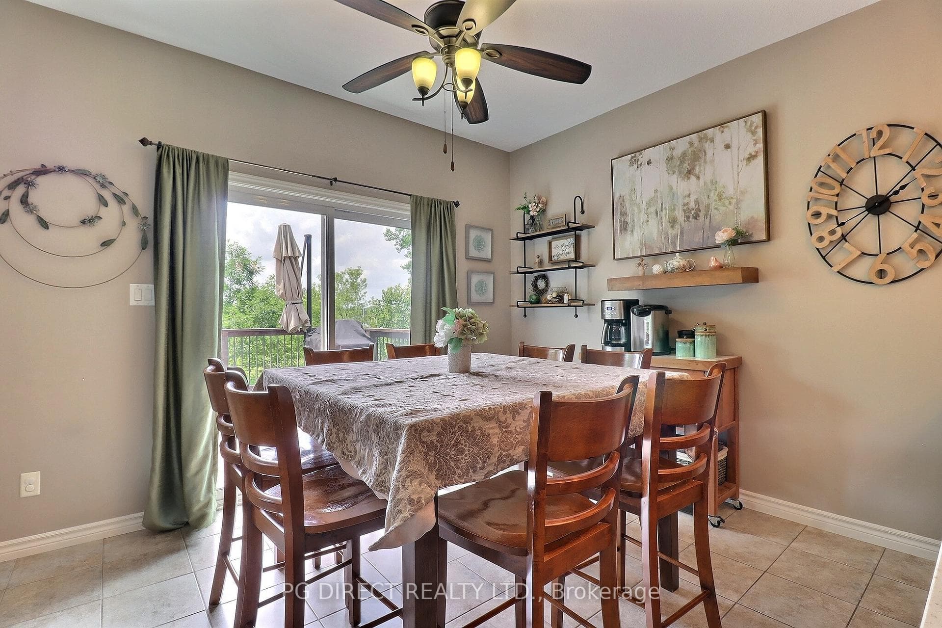 1040 Hanson Crescent photo 12