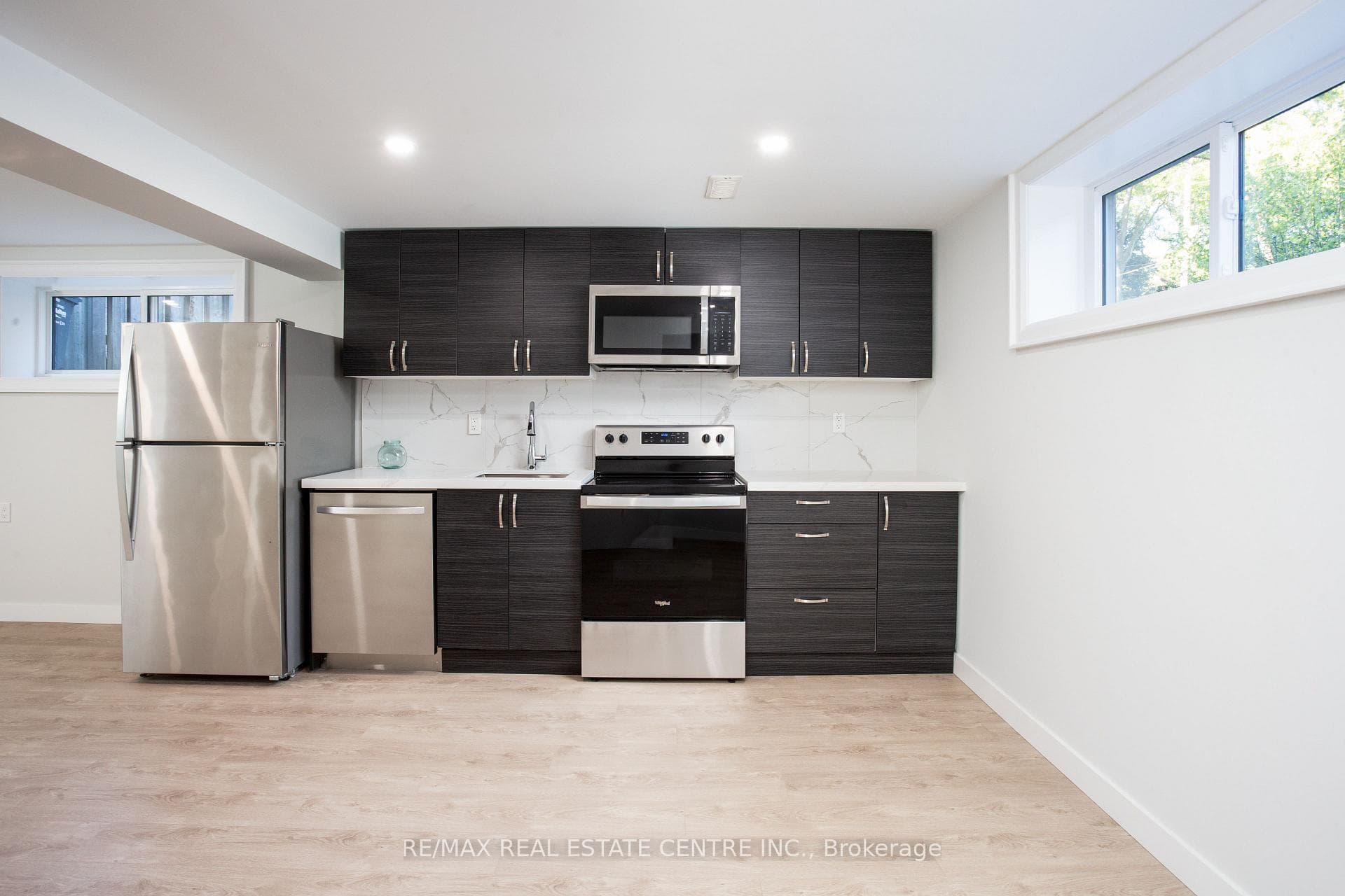 446 Willis Drive photo 21