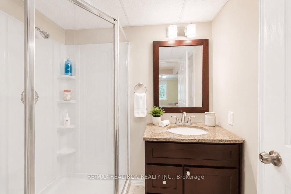 18 Debra Crescent photo 35