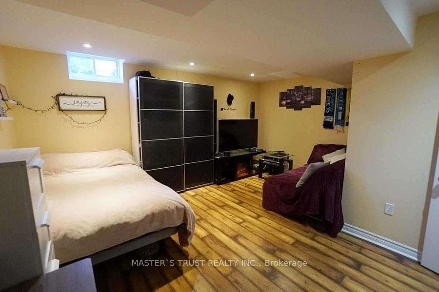 31 Marathon Avenue photo 14