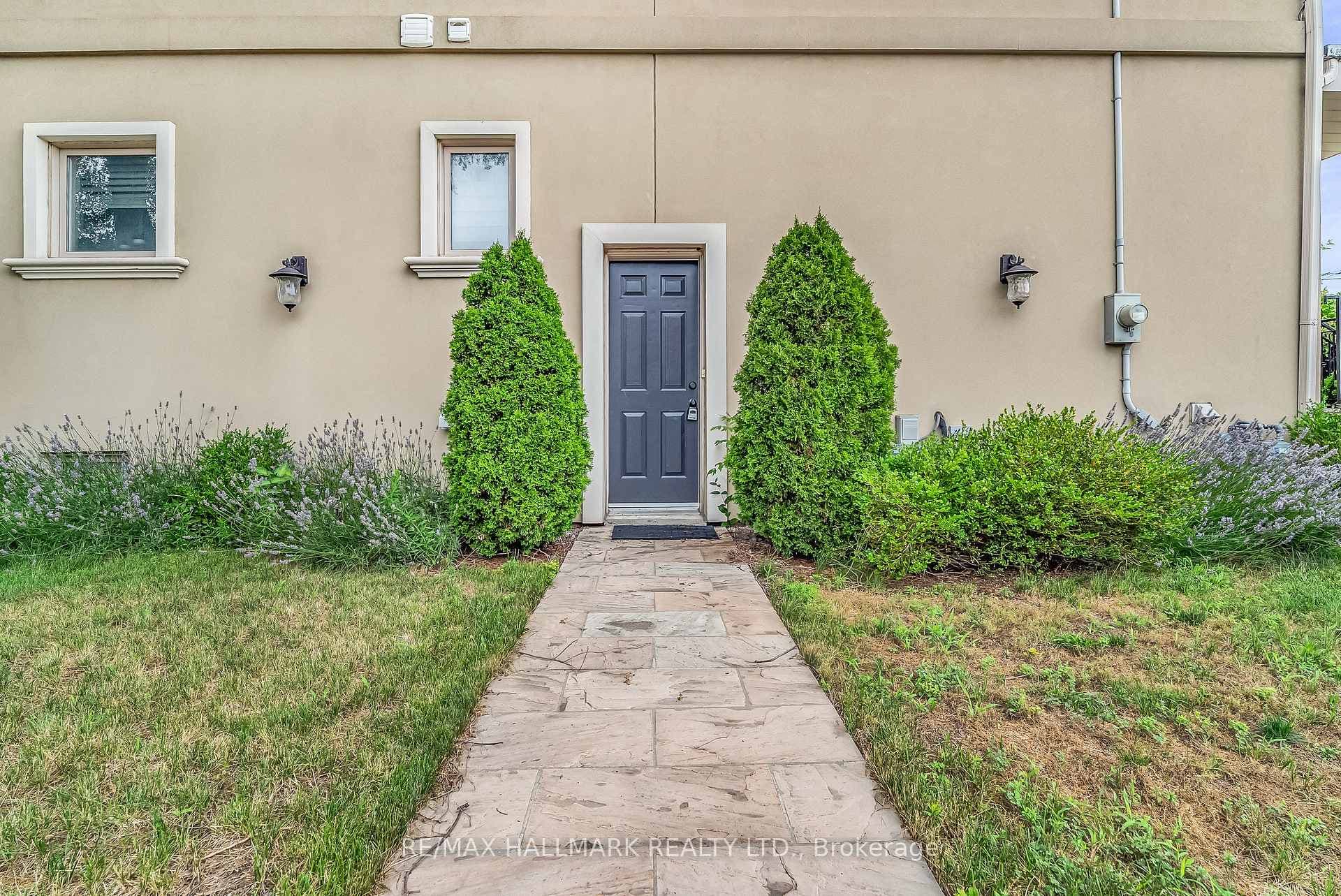 450 Cosburn Avenue photo 3