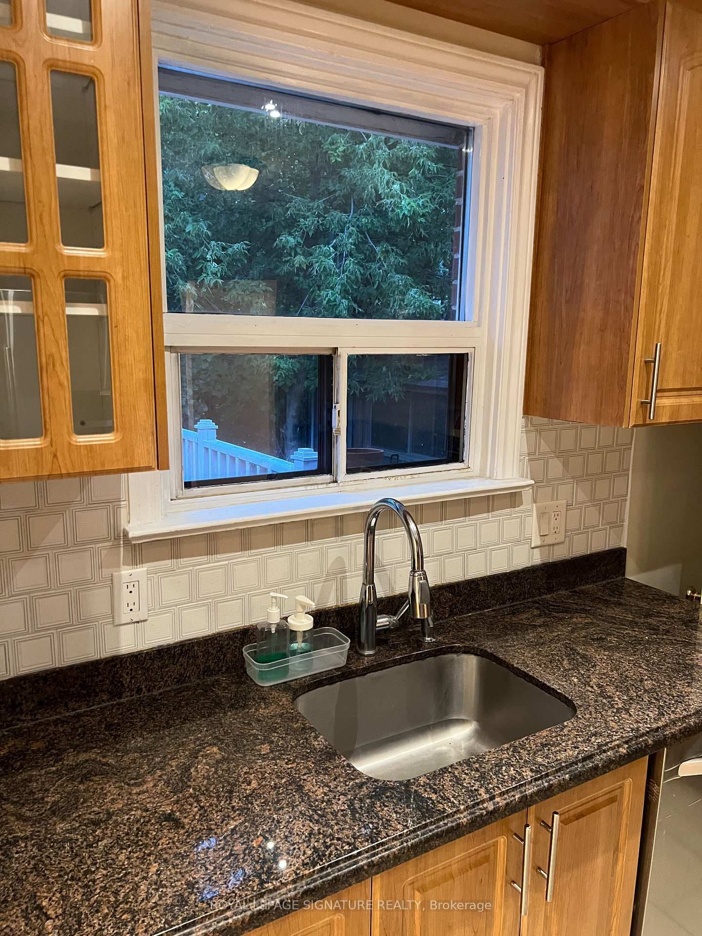 244 Connaught Avenue photo 4