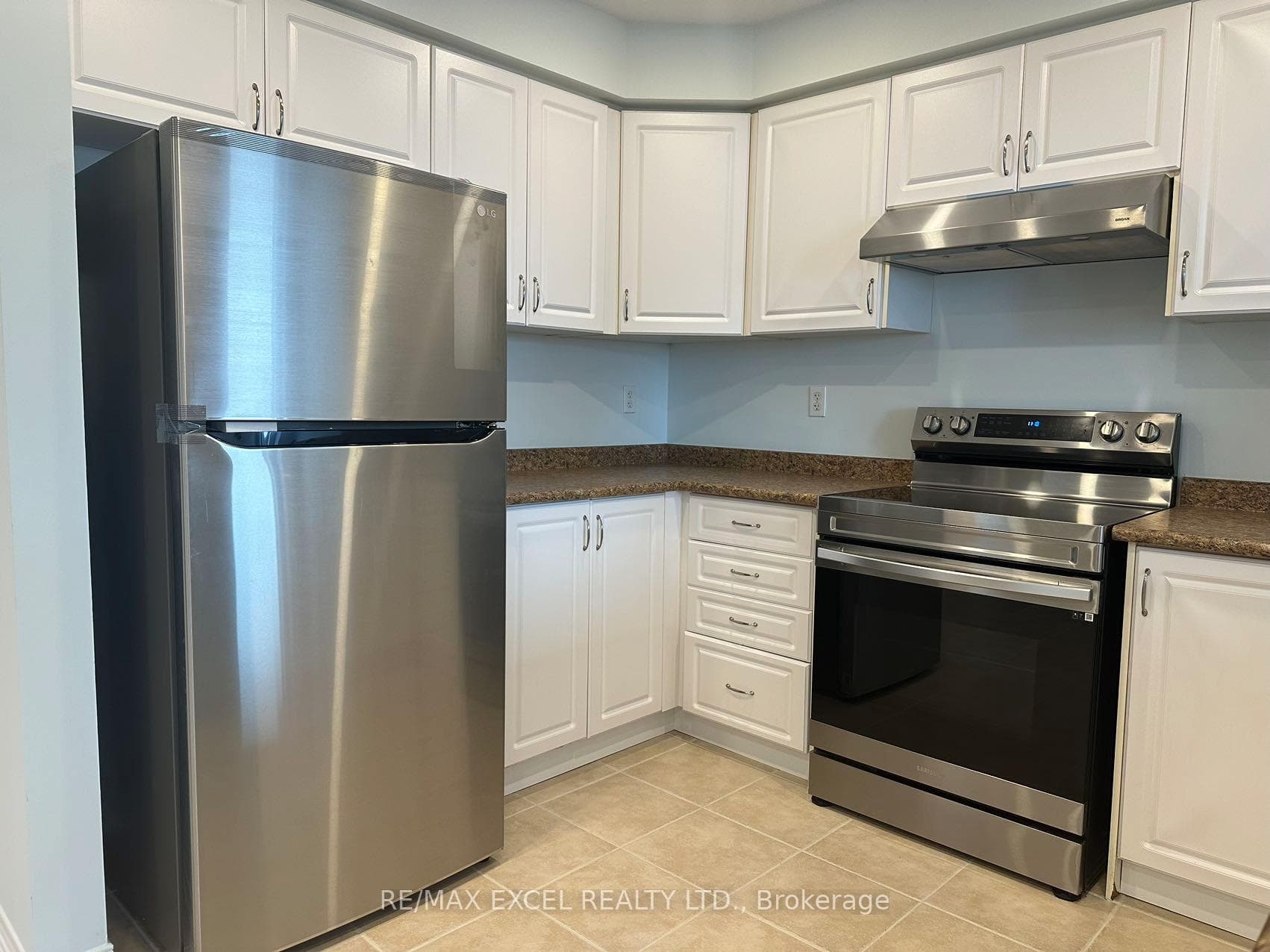 588 Hoover Park Drive photo 4