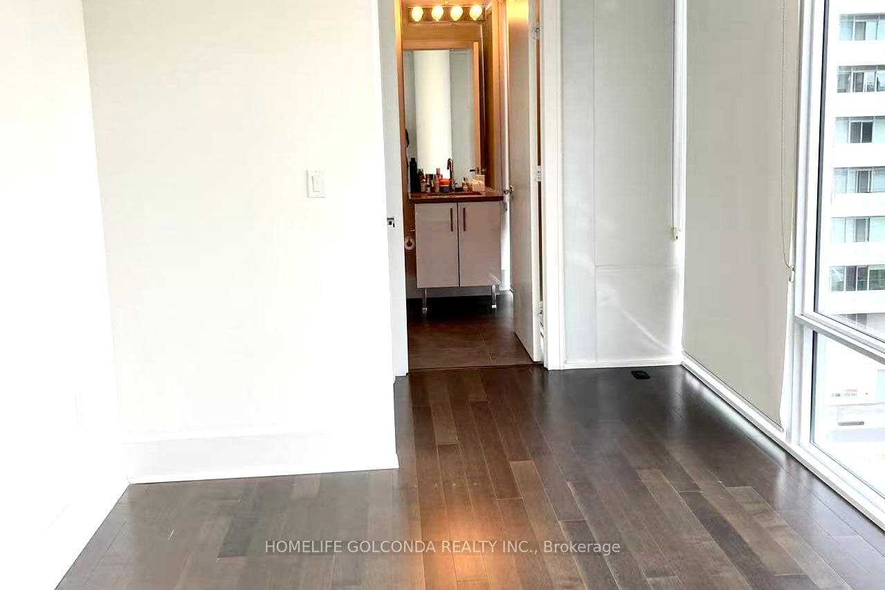 29 Queens Quay Unit 624 photo 11