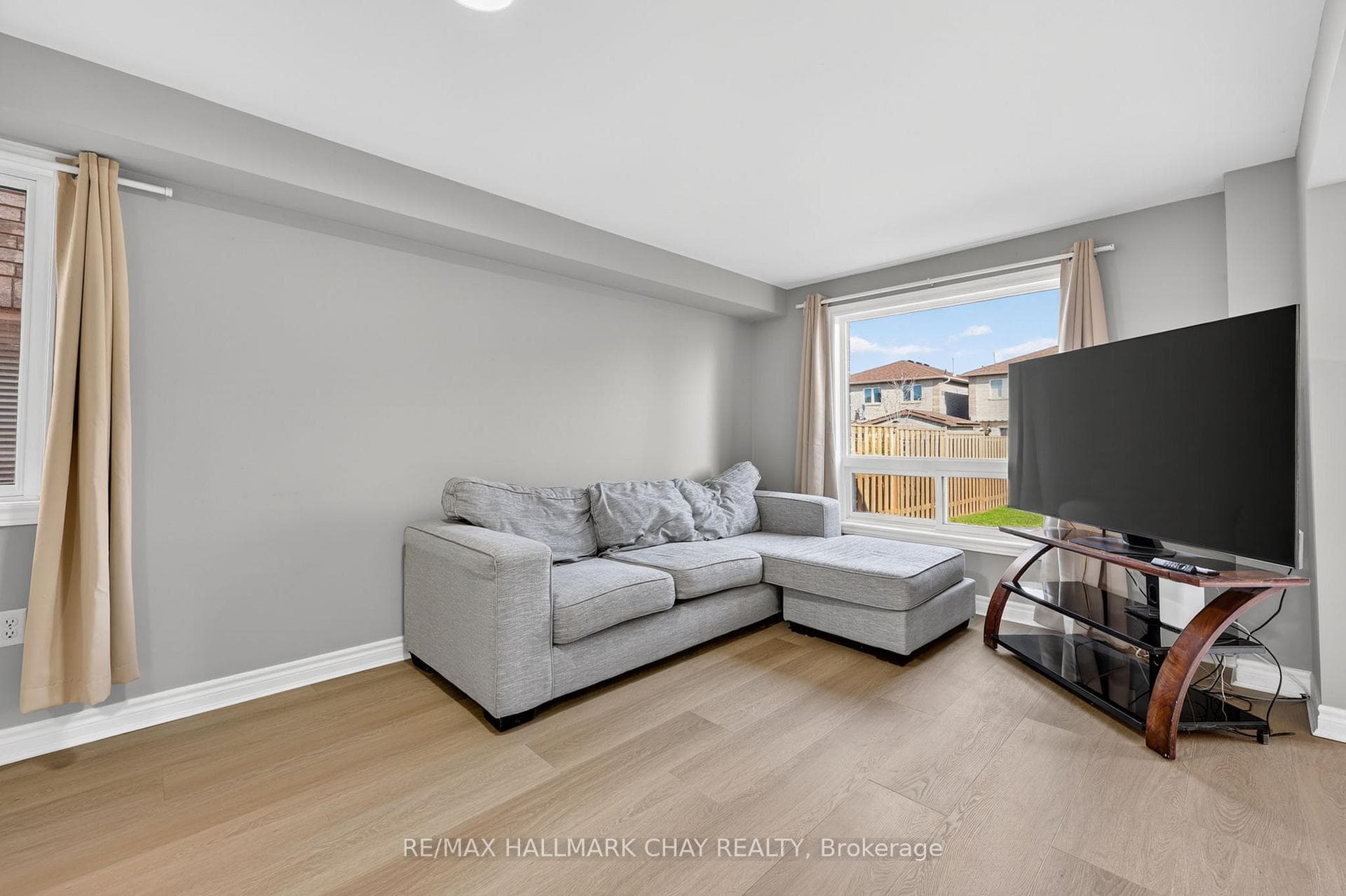 37 Majesty Boulevard photo 15