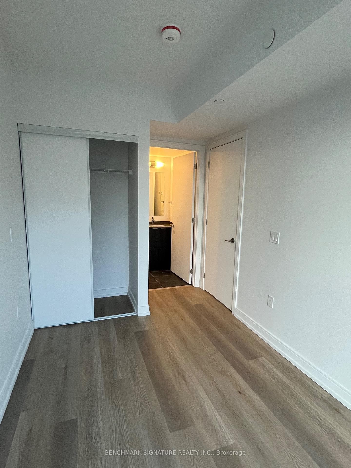 1 Jarvis Street Unit 608 photo 3