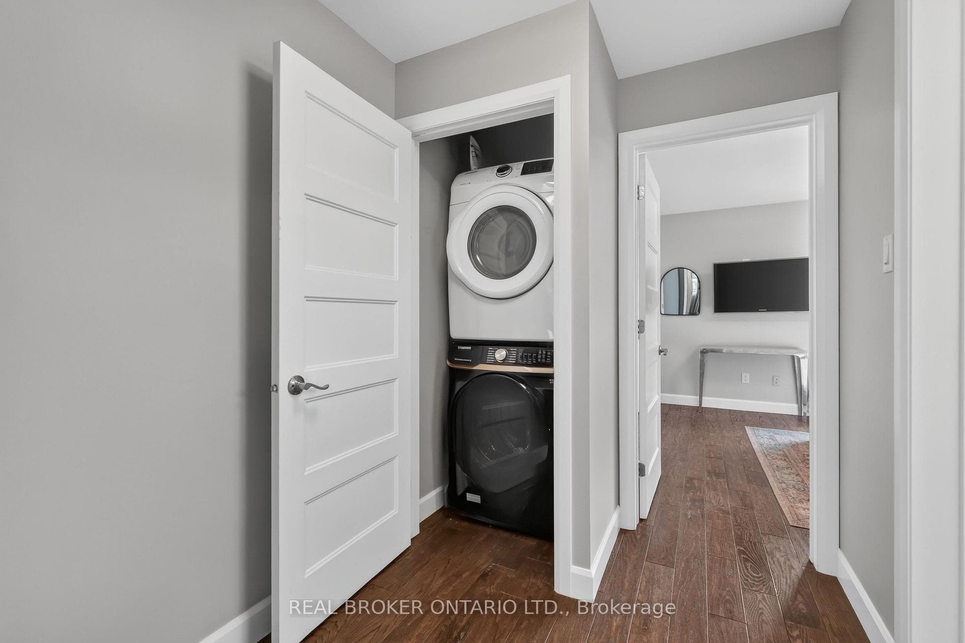 343 Riverdale Avenue photo 14
