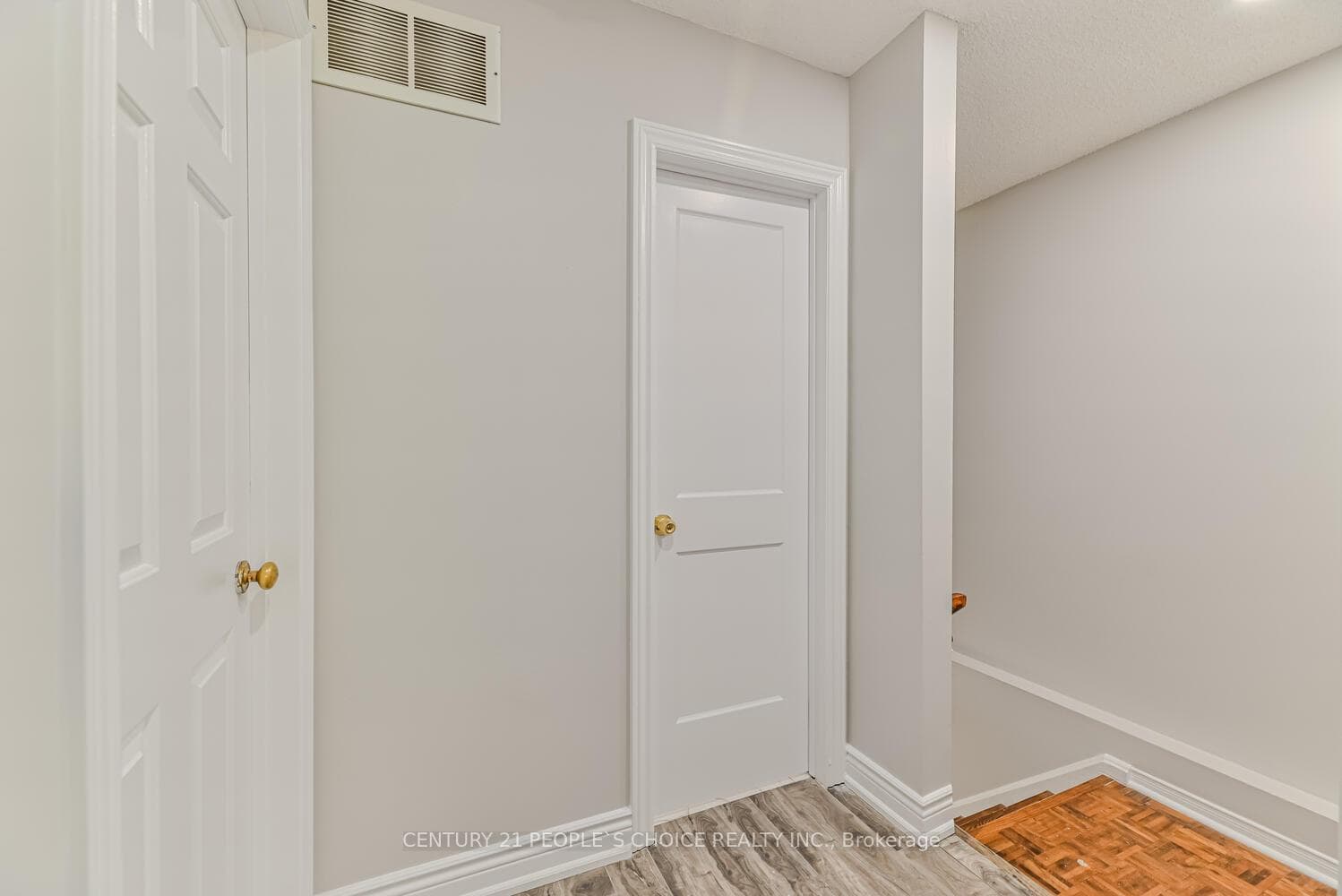 35 Newbridge Crescent photo 24