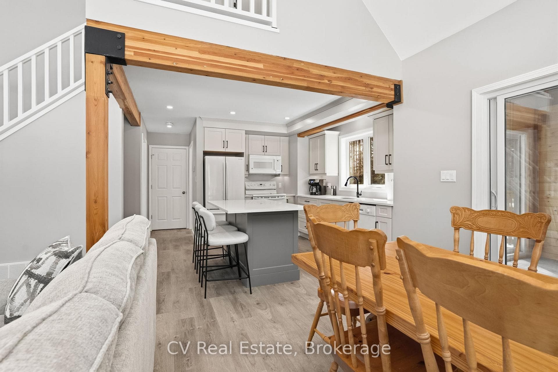 1158 Chetwynd Road photo 13
