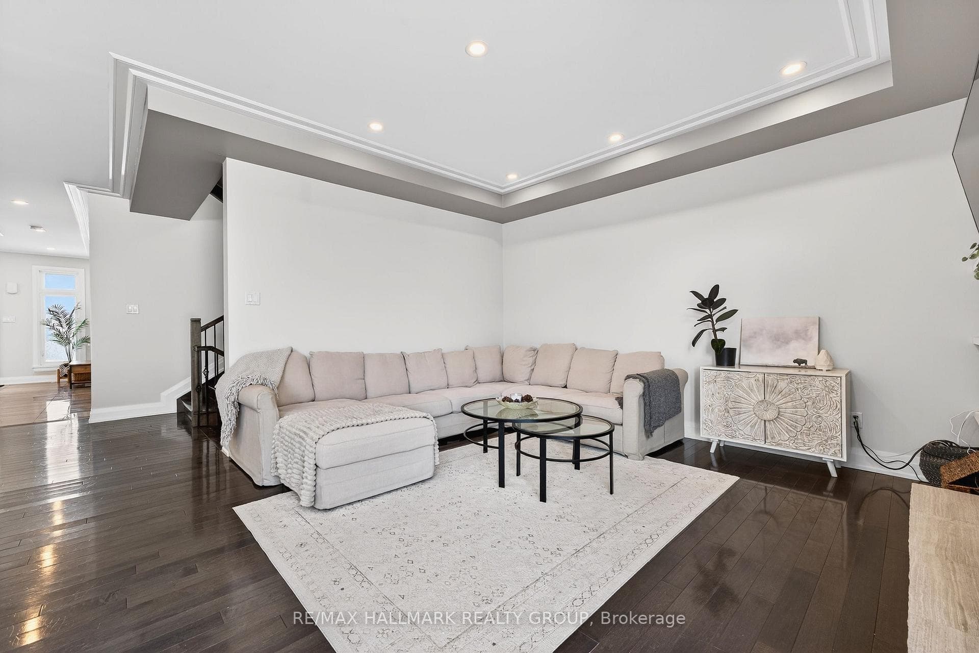 579 Foxview Place photo 8