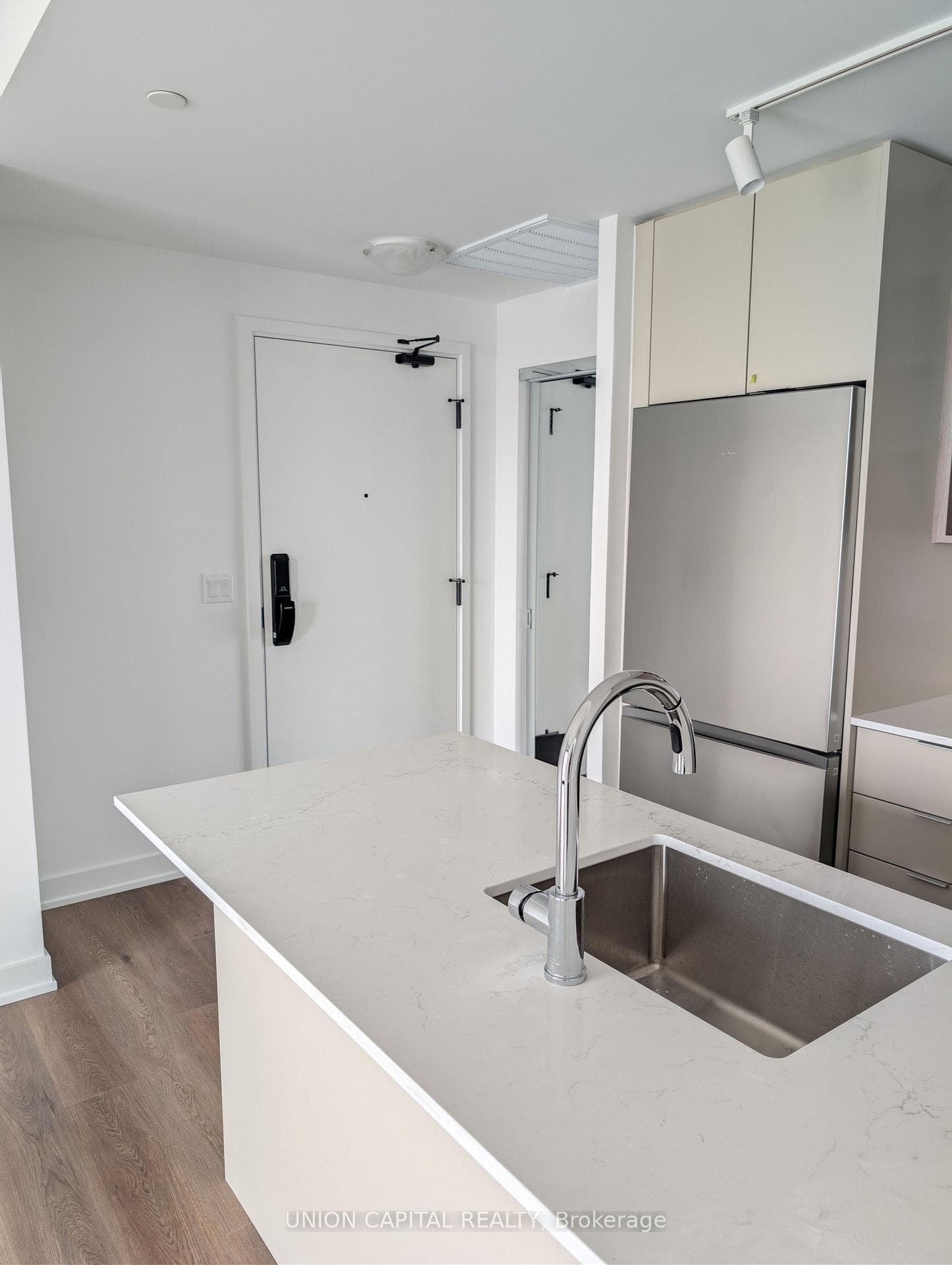 2075 Lakeshore Road Unit 801 photo 7