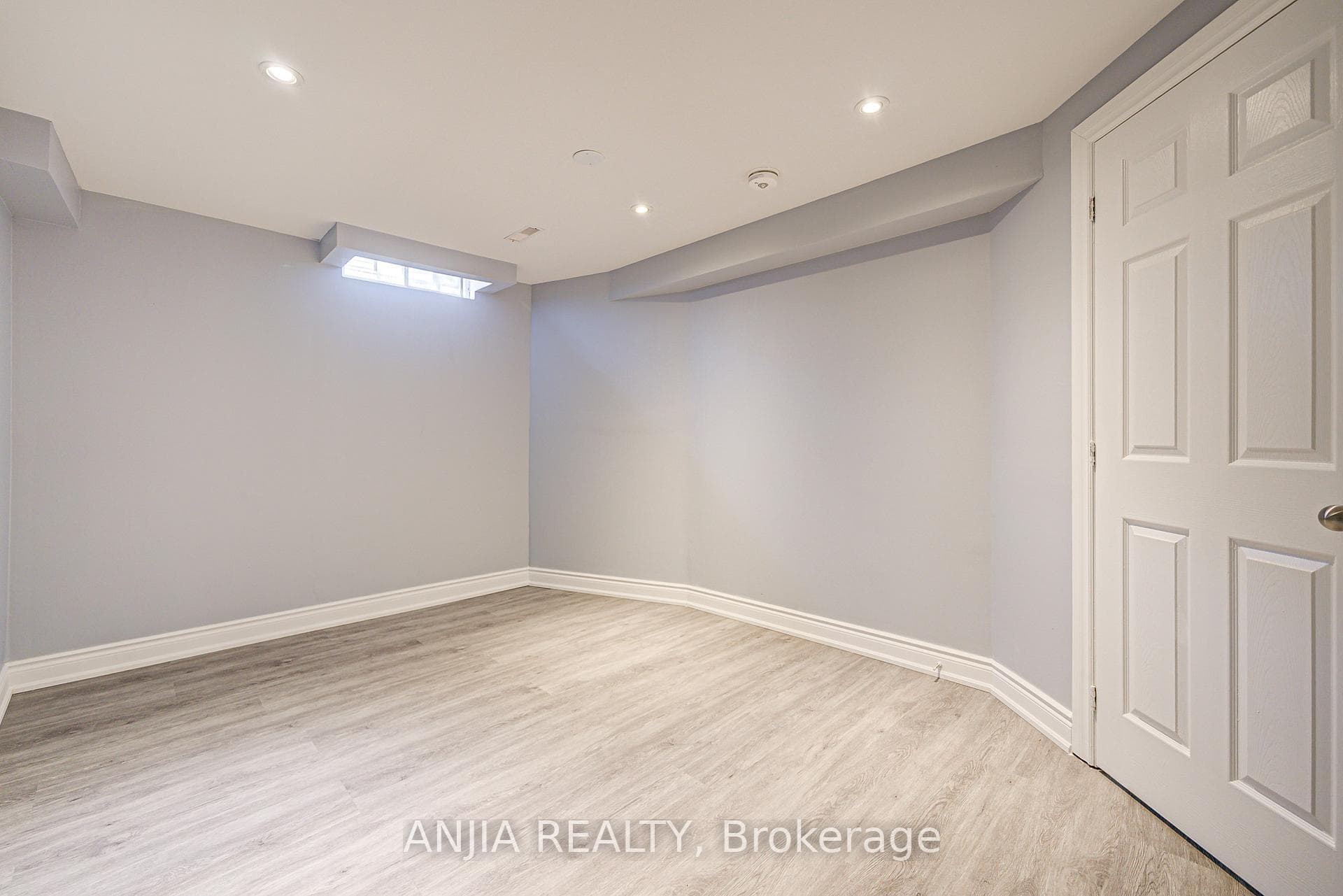 91 Dumfries Avenue photo 35