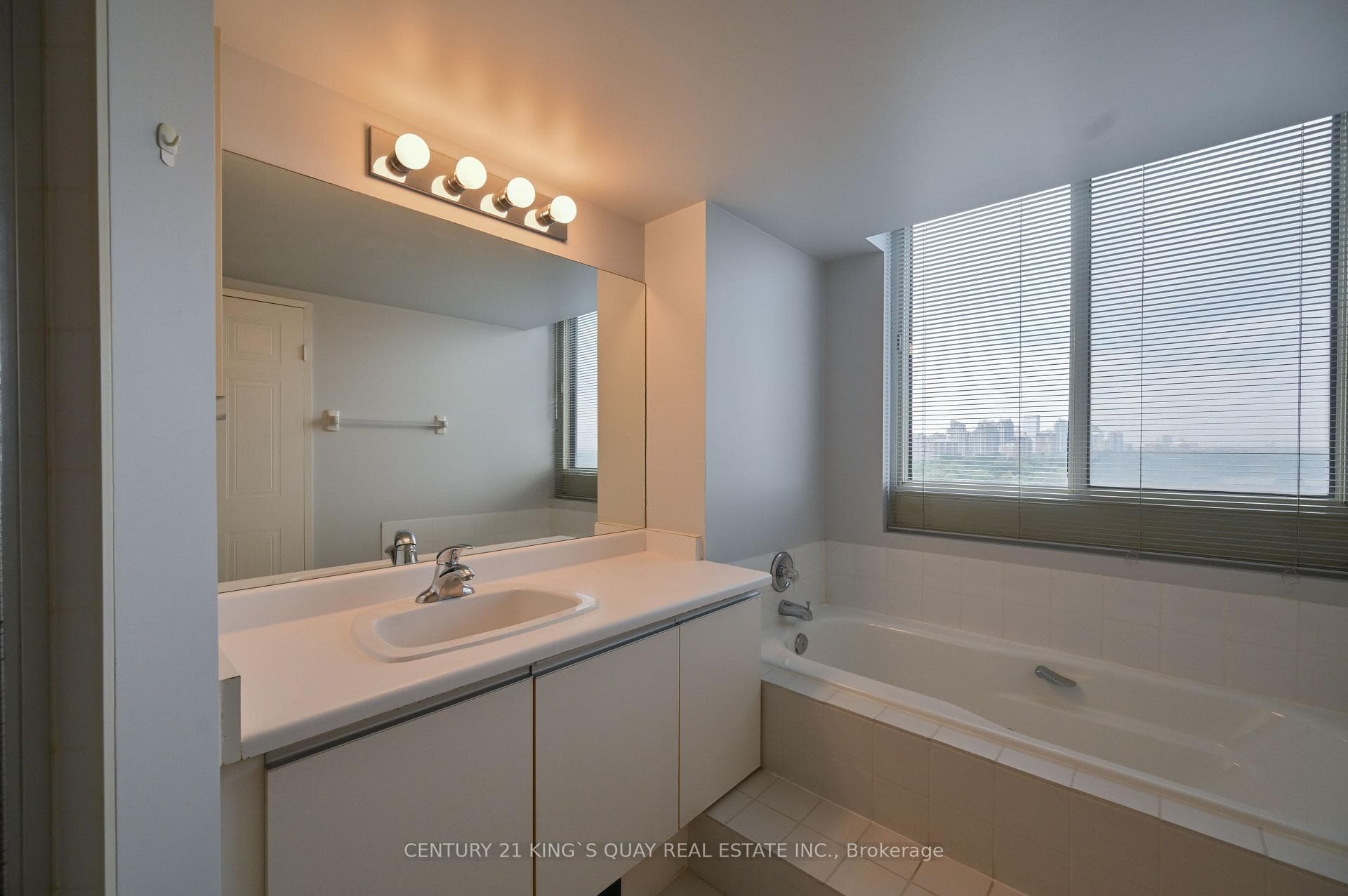 5 Kenneth Avenue Unit 1702 photo 17