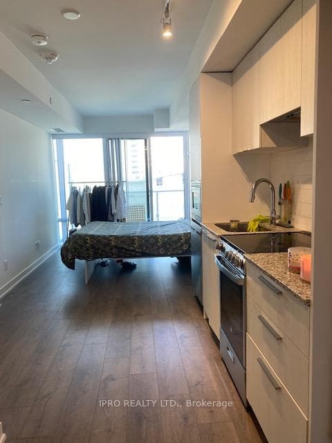 501 Yonge Street Unit 1506 photo 14