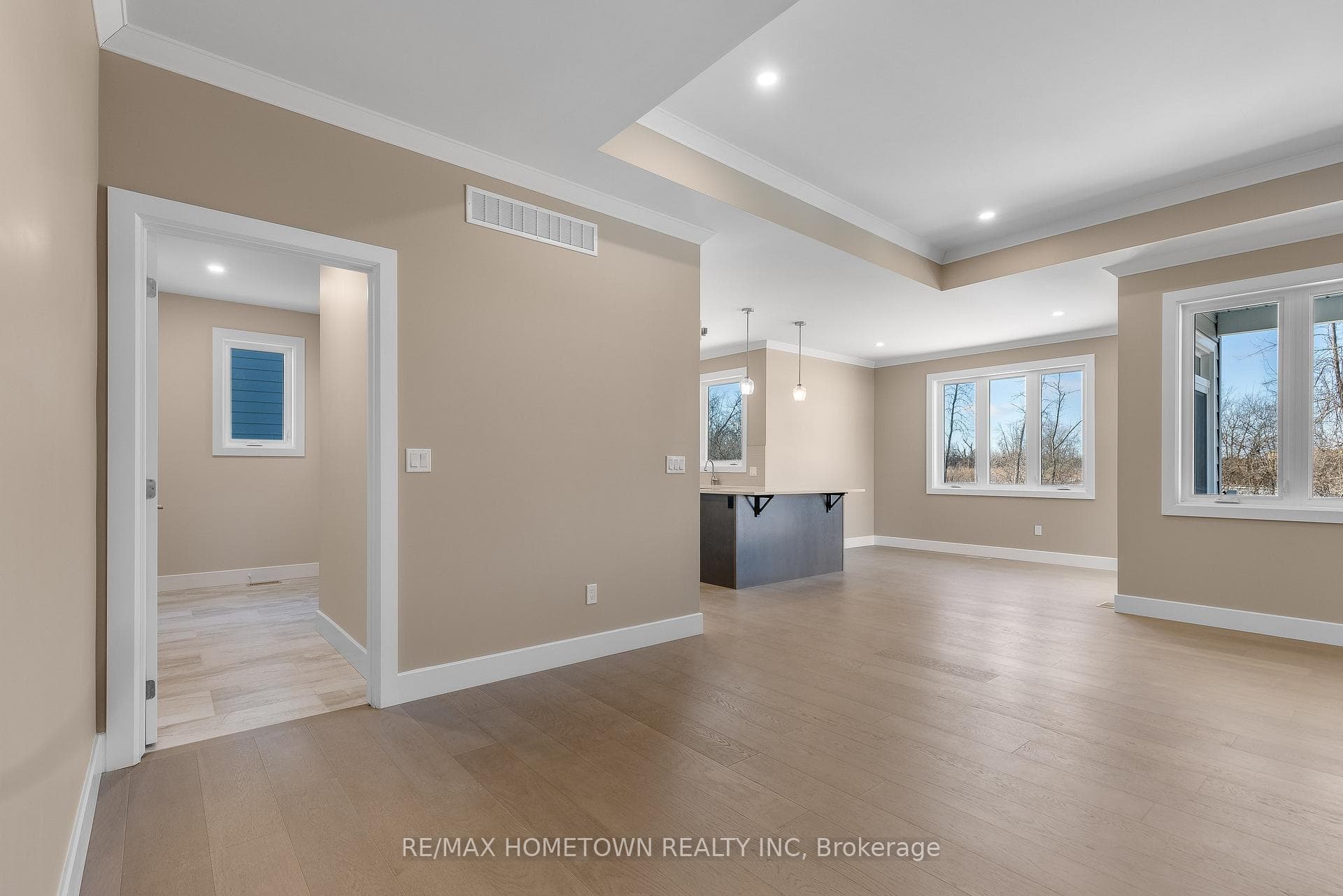 1076 Shearer Drive photo 4