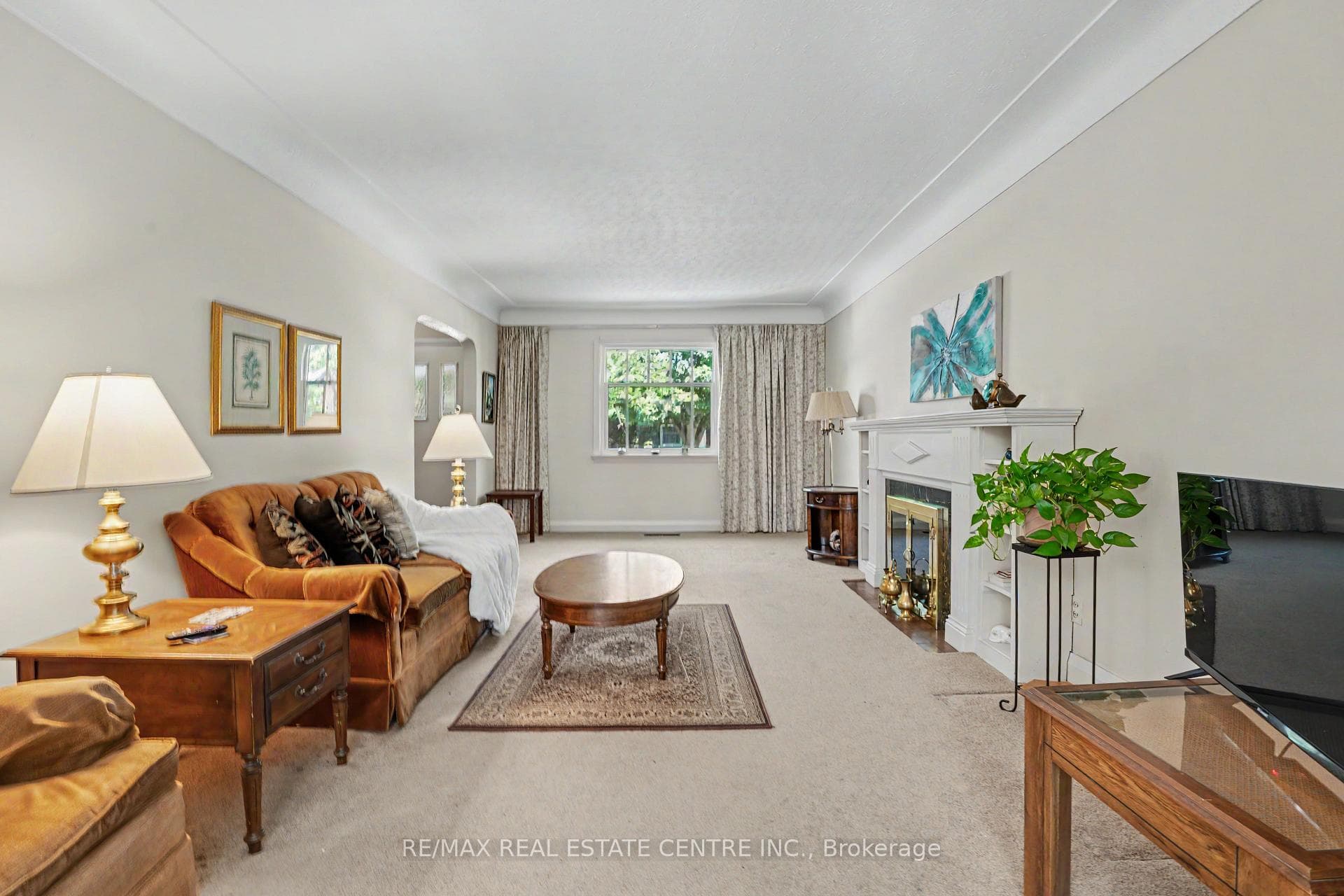 2068 Wellington Avenue photo 8