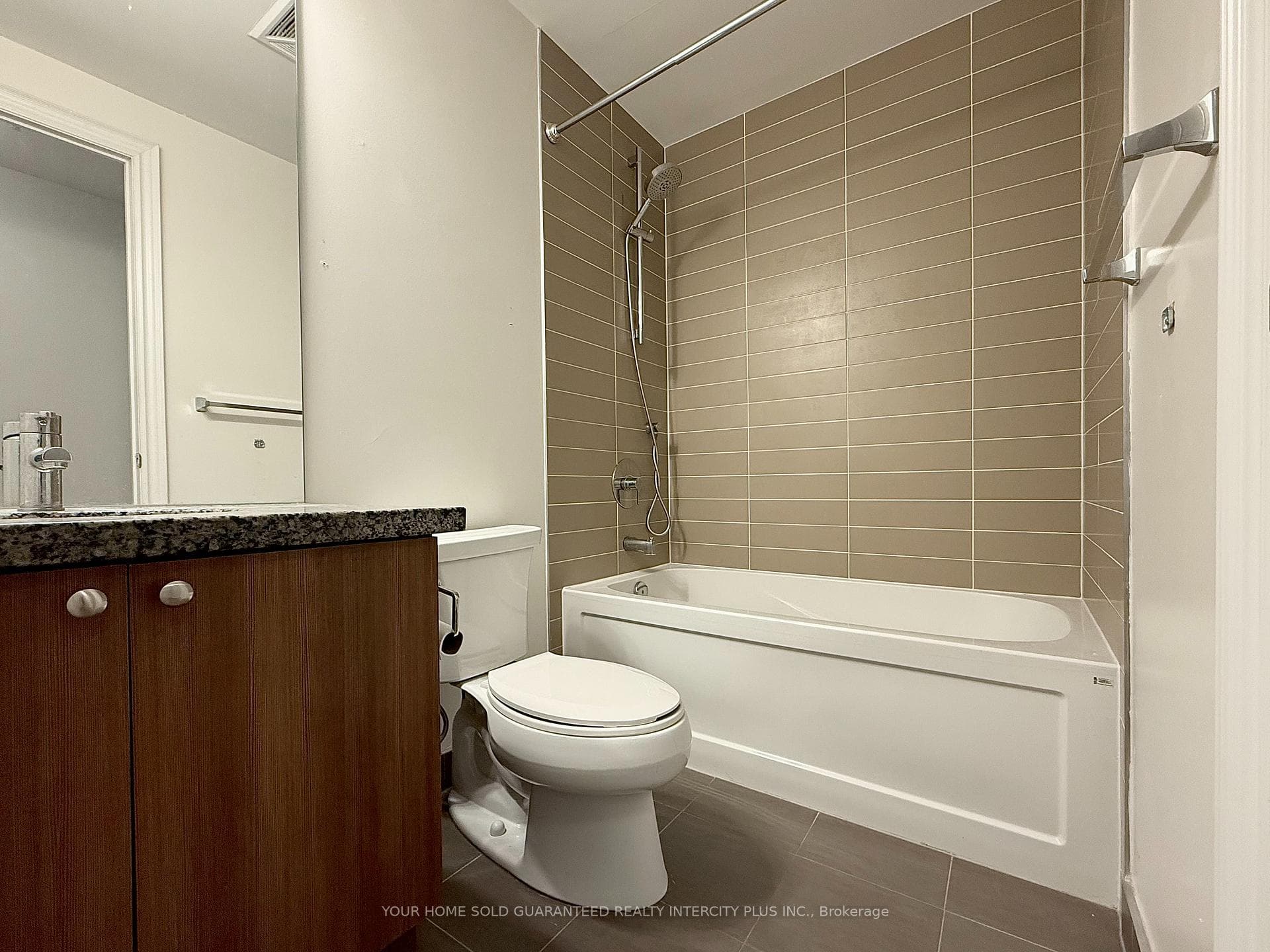 2396 Major MacKenzie Drive Unit 310 photo 17