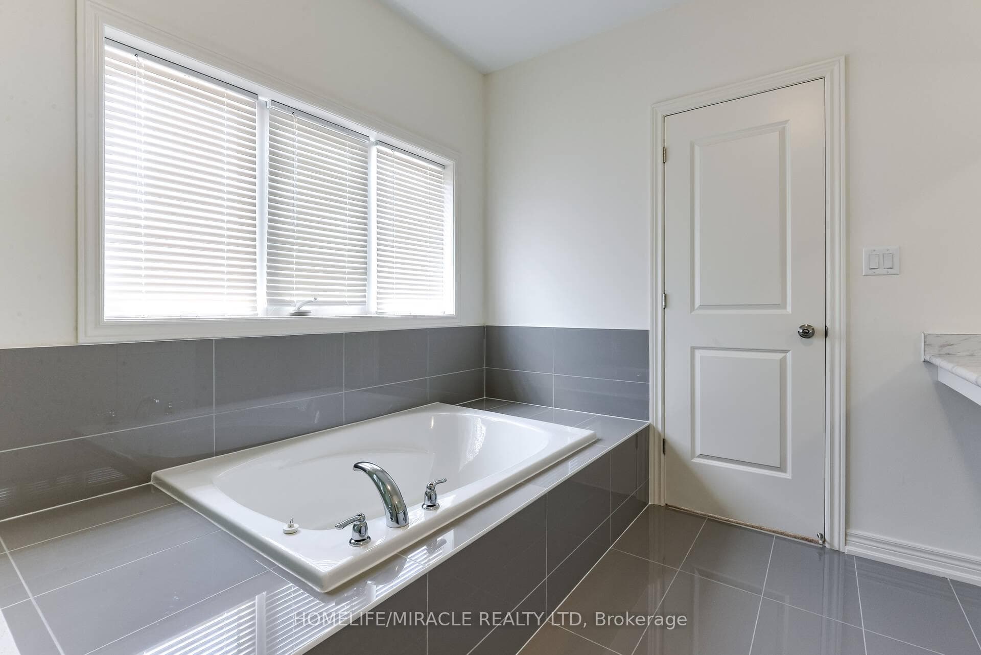 21 Ezra Crescent photo 19