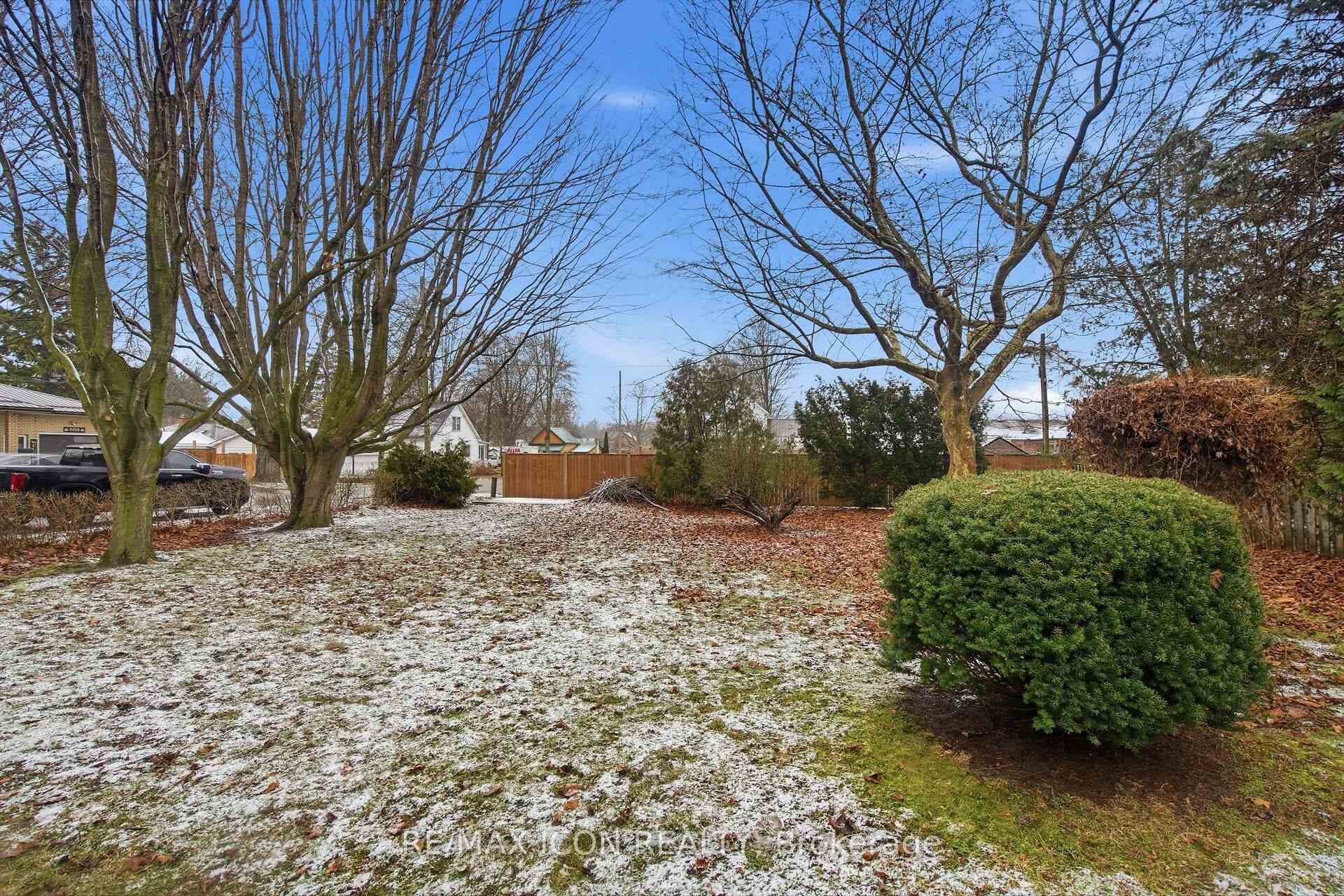 182 Maple Street photo 36