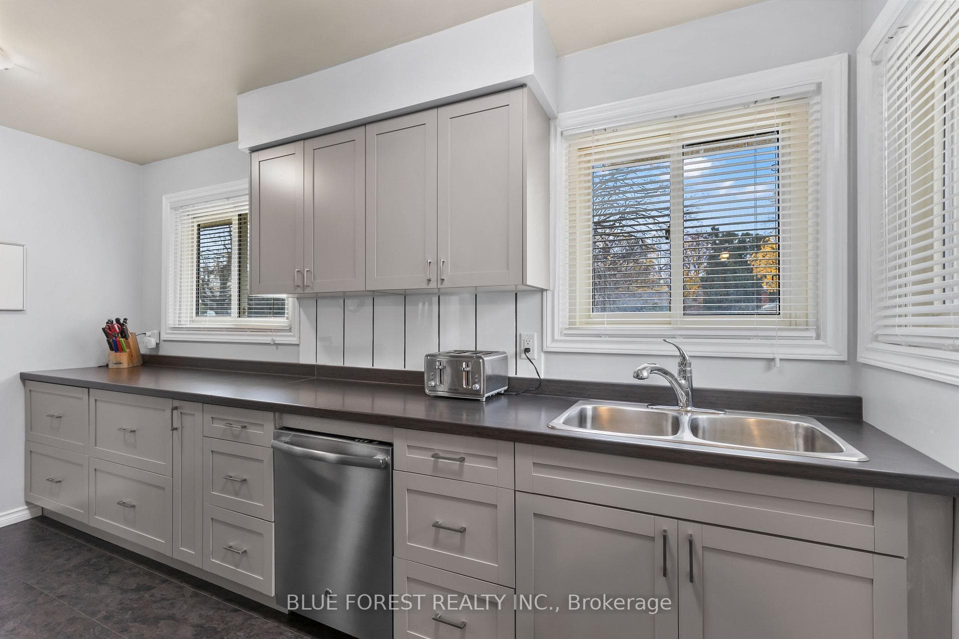 166 Gladman Avenue photo 16