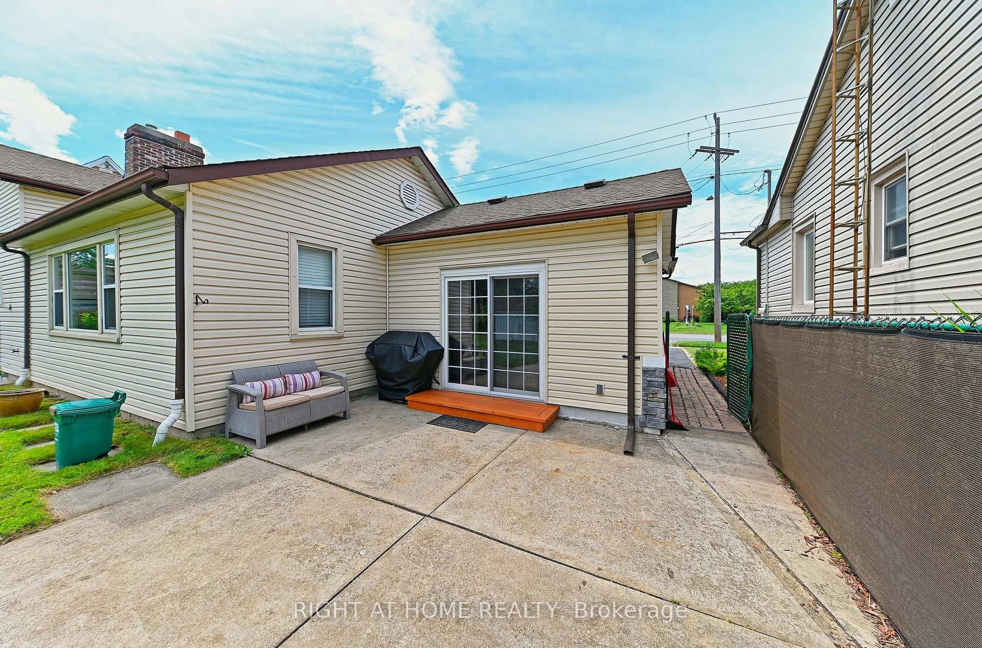 446 Geneva Street photo 46