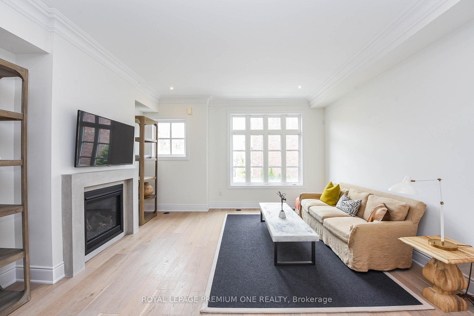 2084 Queensborough Gate photo 7
