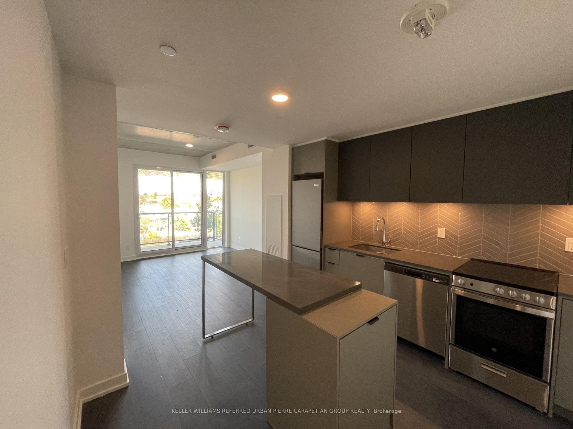 57 Brock Avenue Unit 413 photo 4