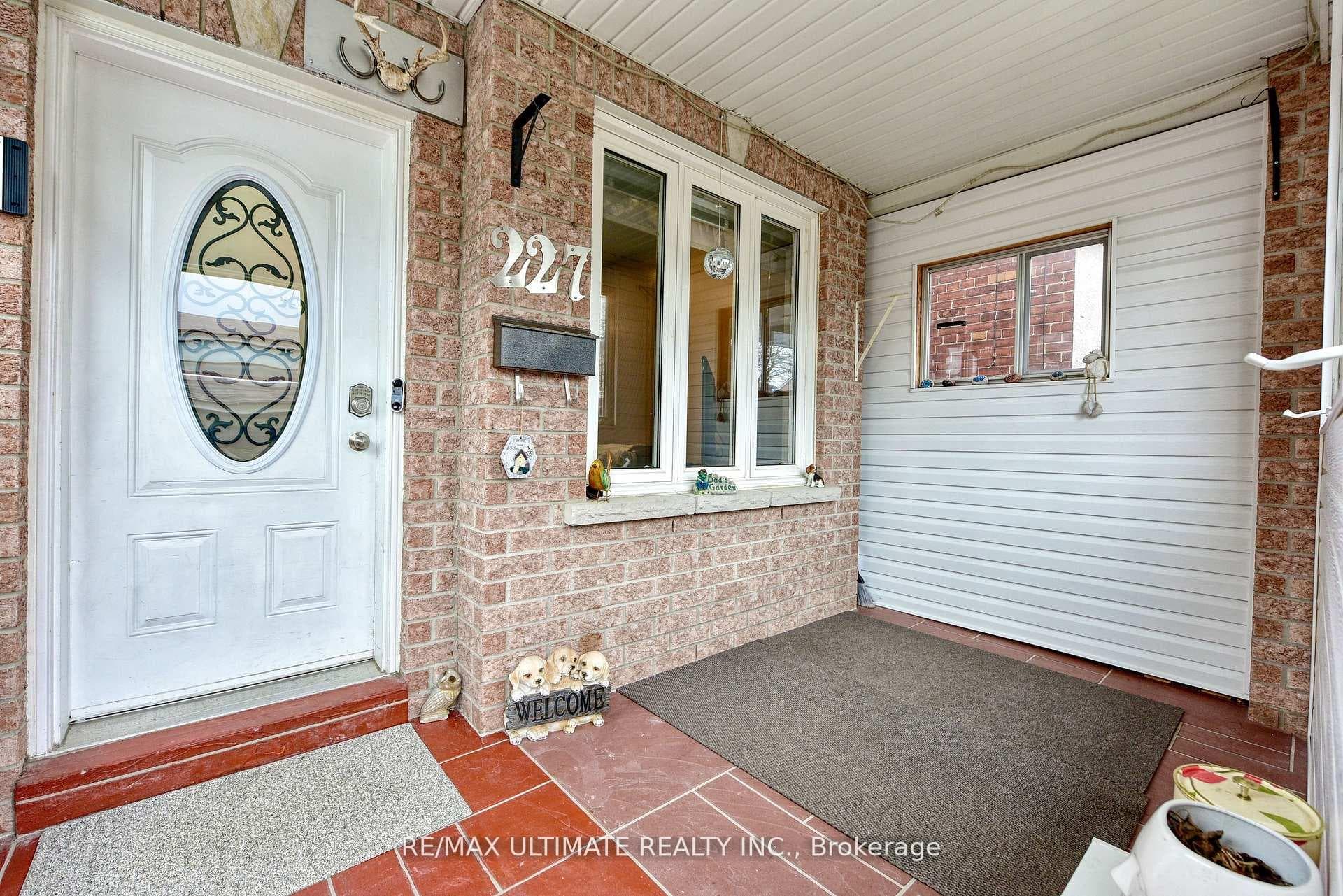 227 Earlscourt Avenue photo 2