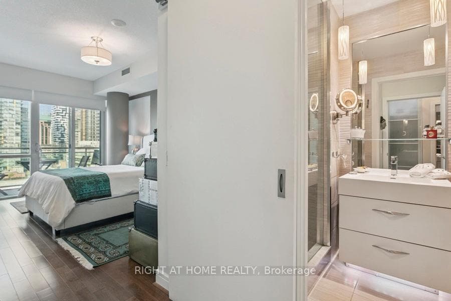 112 George Street Unit 1204 photo 16
