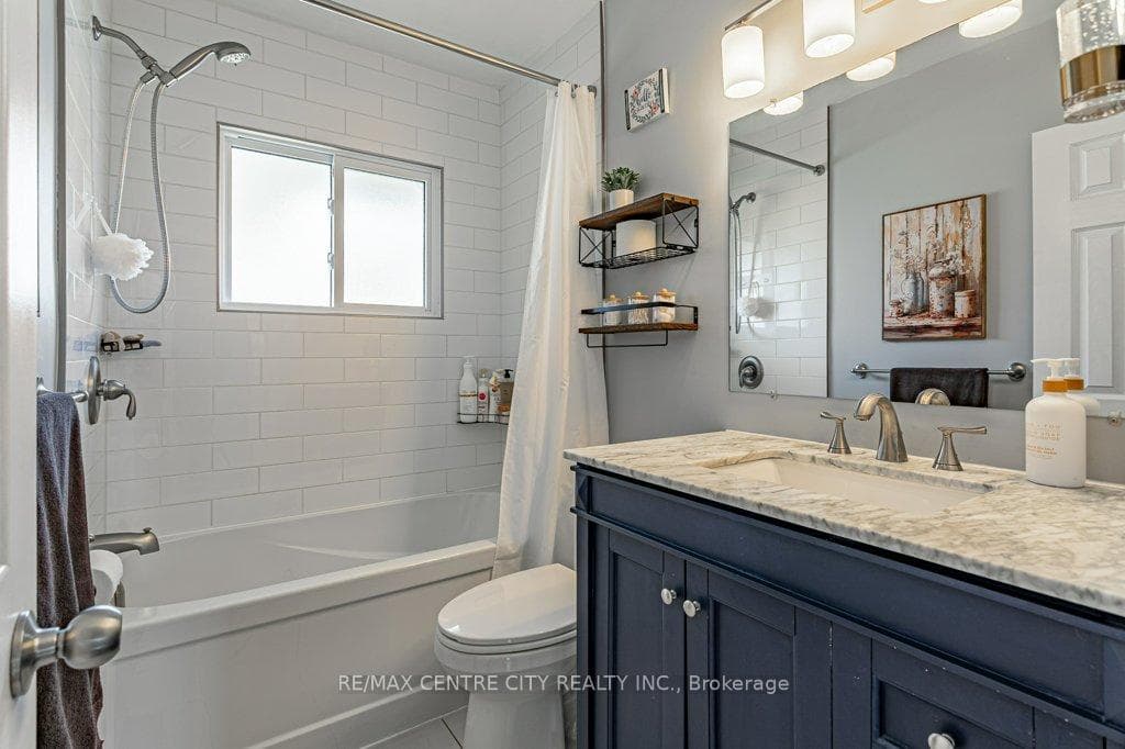 21 Strathcona Drive photo 14