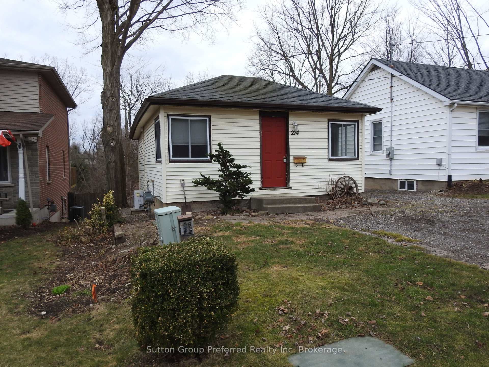 274 Wonham Street photo 2