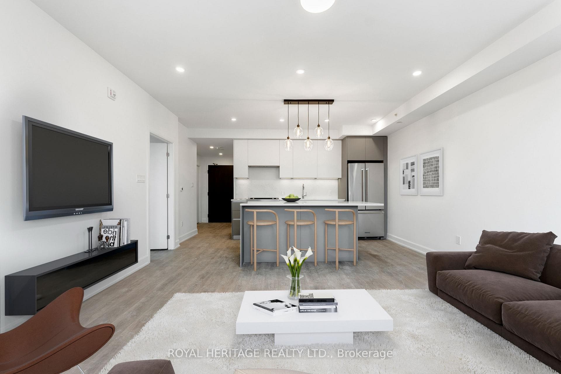 *VIRTUALLY STAGED* w/ different kitchen colour